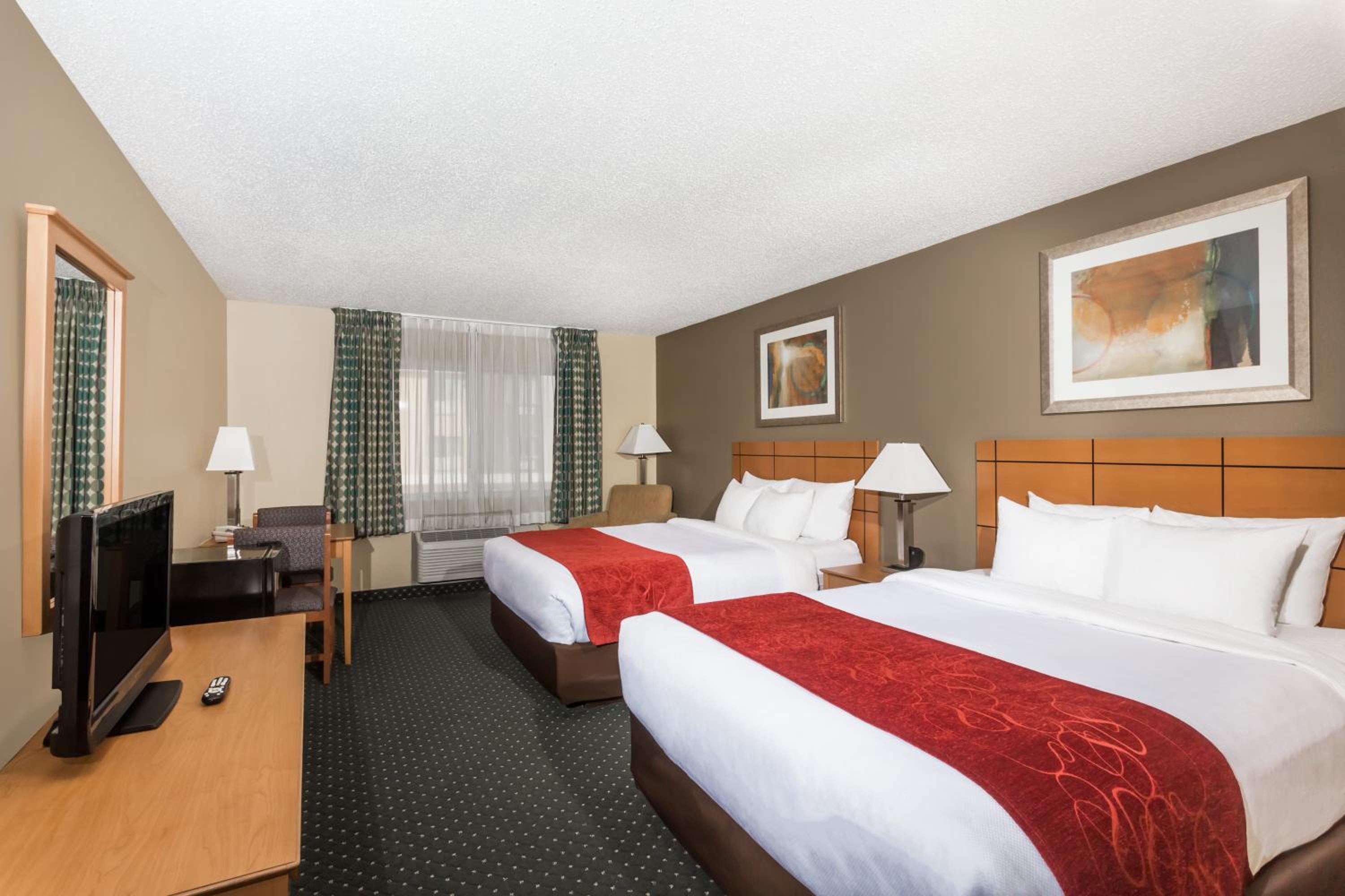 Queen Room with Two Queen Beds - Non-Smoking - Photo 1