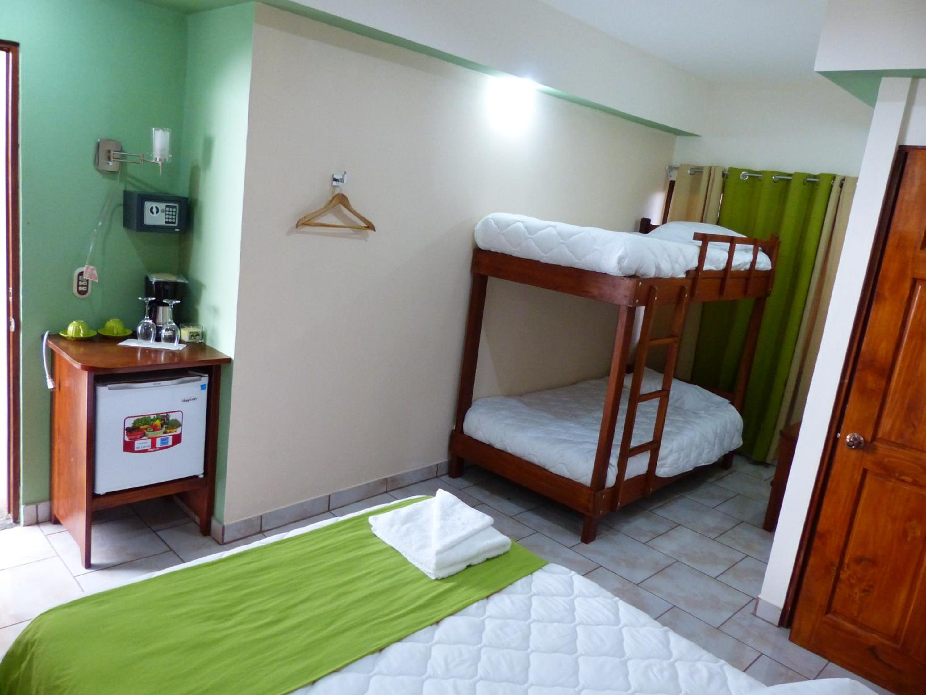 Deluxe Quadruple Room photo 3