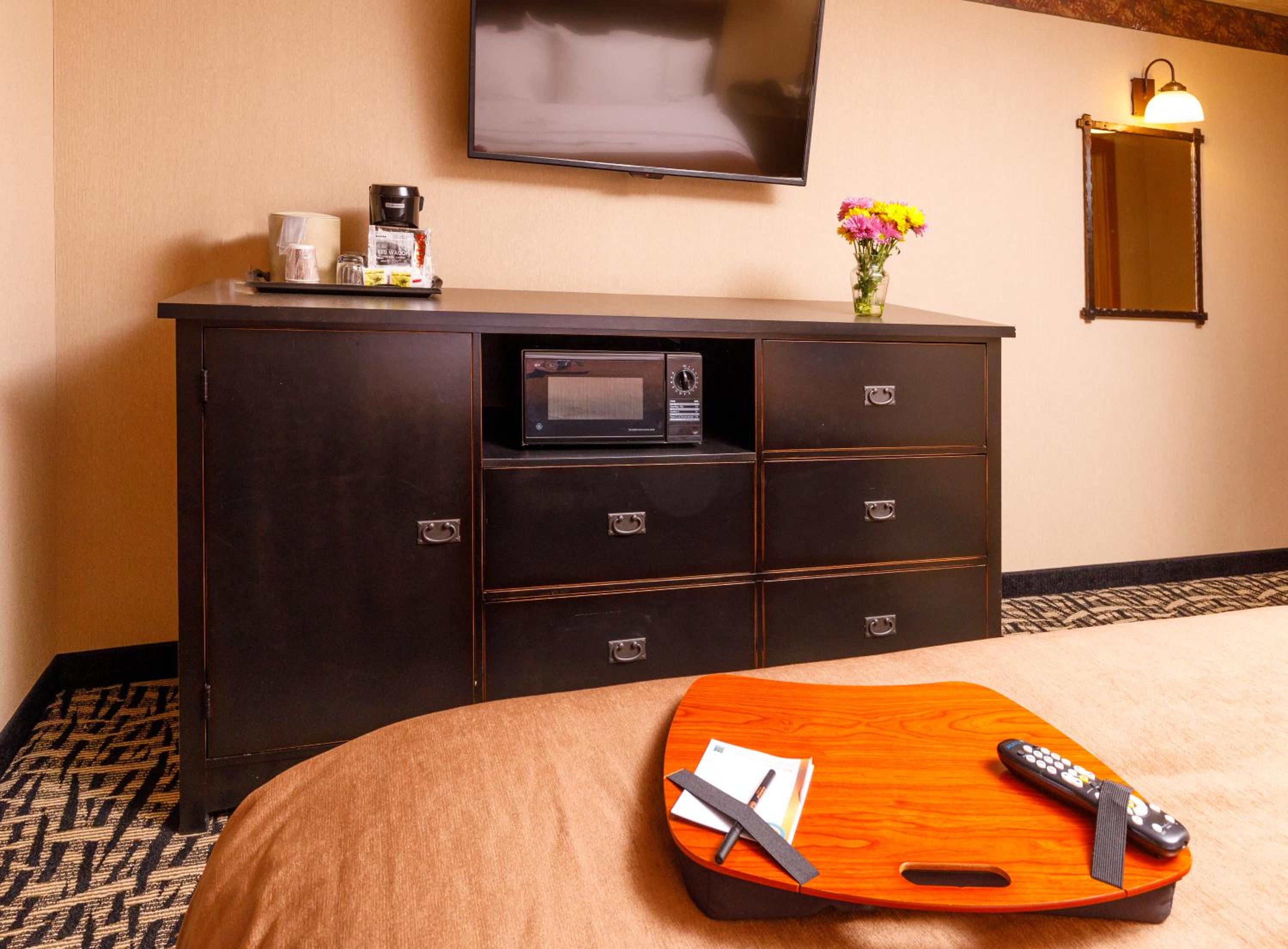 King Suite with Fireplace - Photo 5