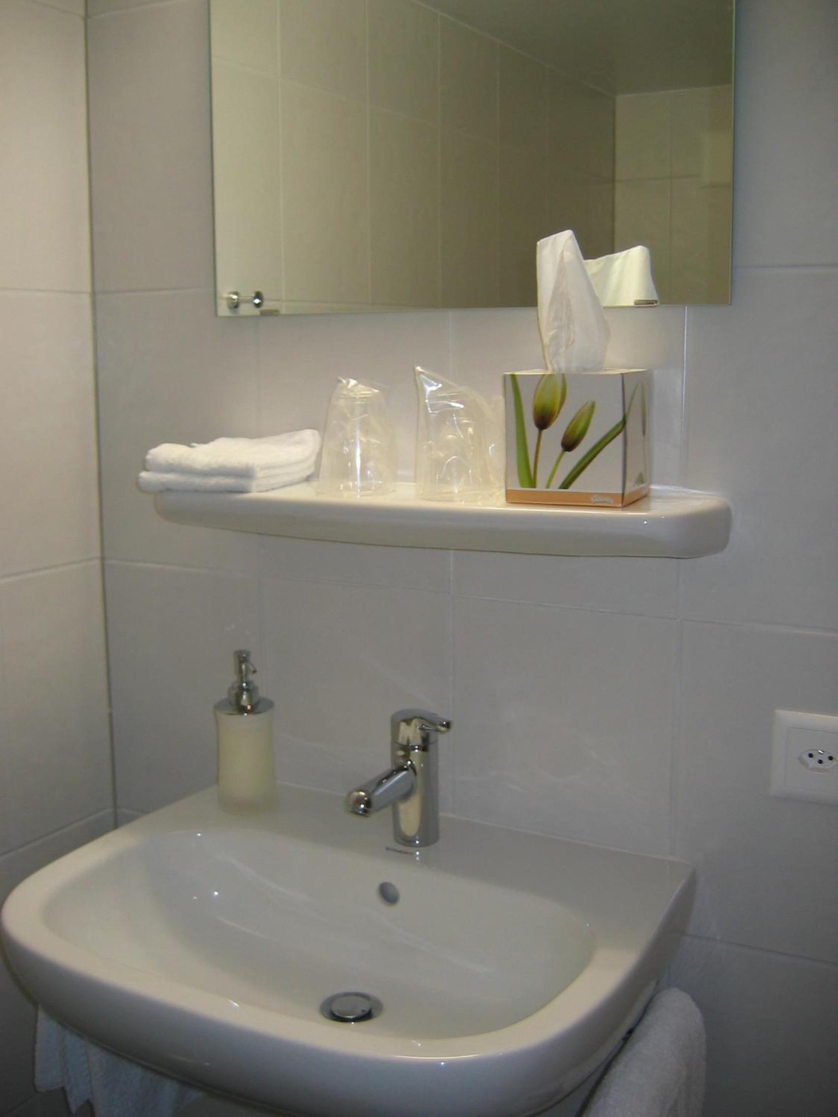 Standard Double Room photo 3