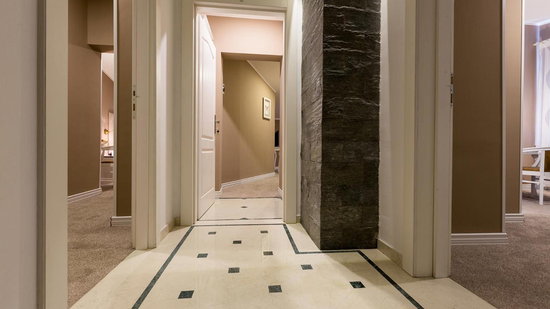 Double Room with Private Bathroom - Photo 21