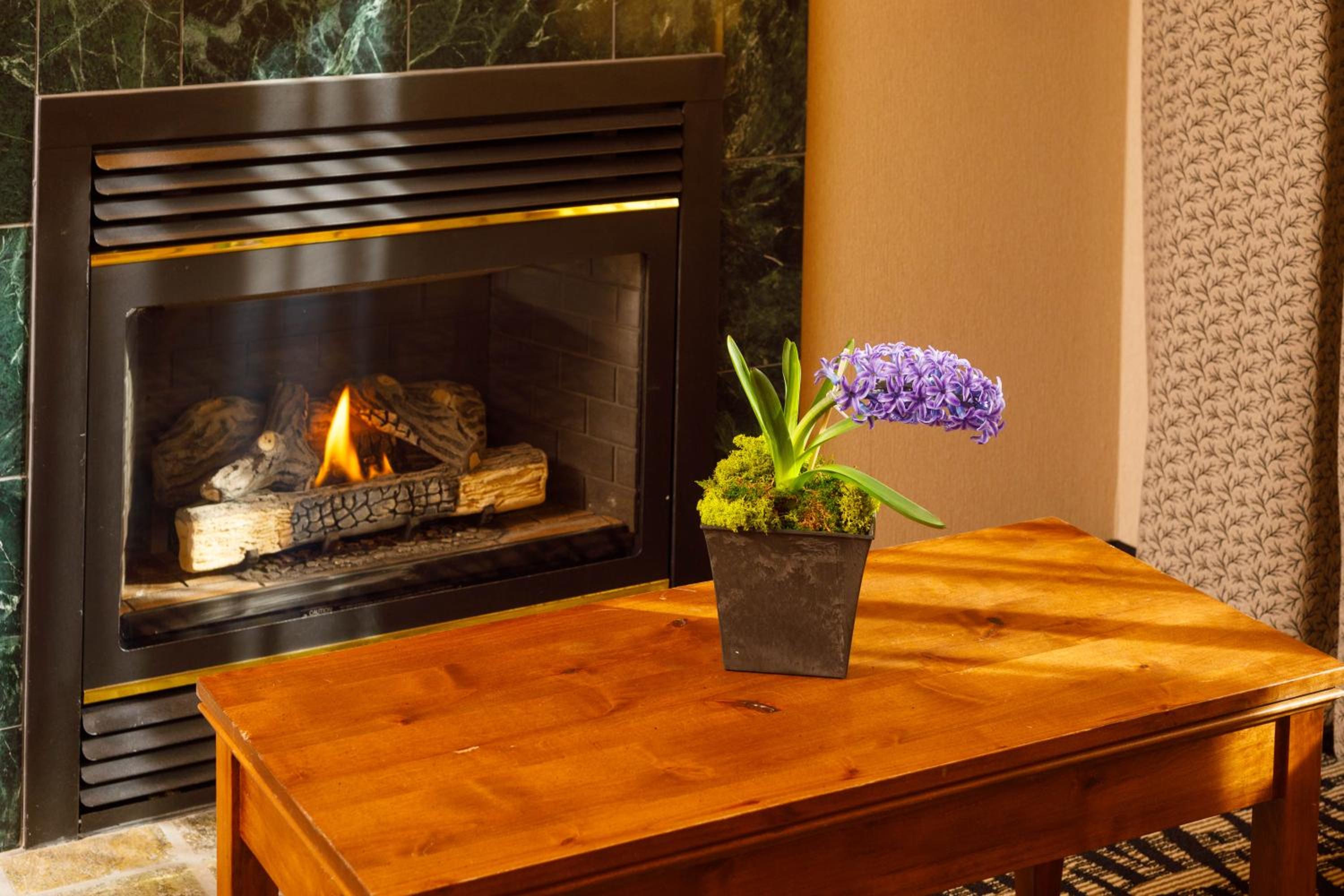 Queen Suite with Two Queen Beds and Fireplace - Photo 6