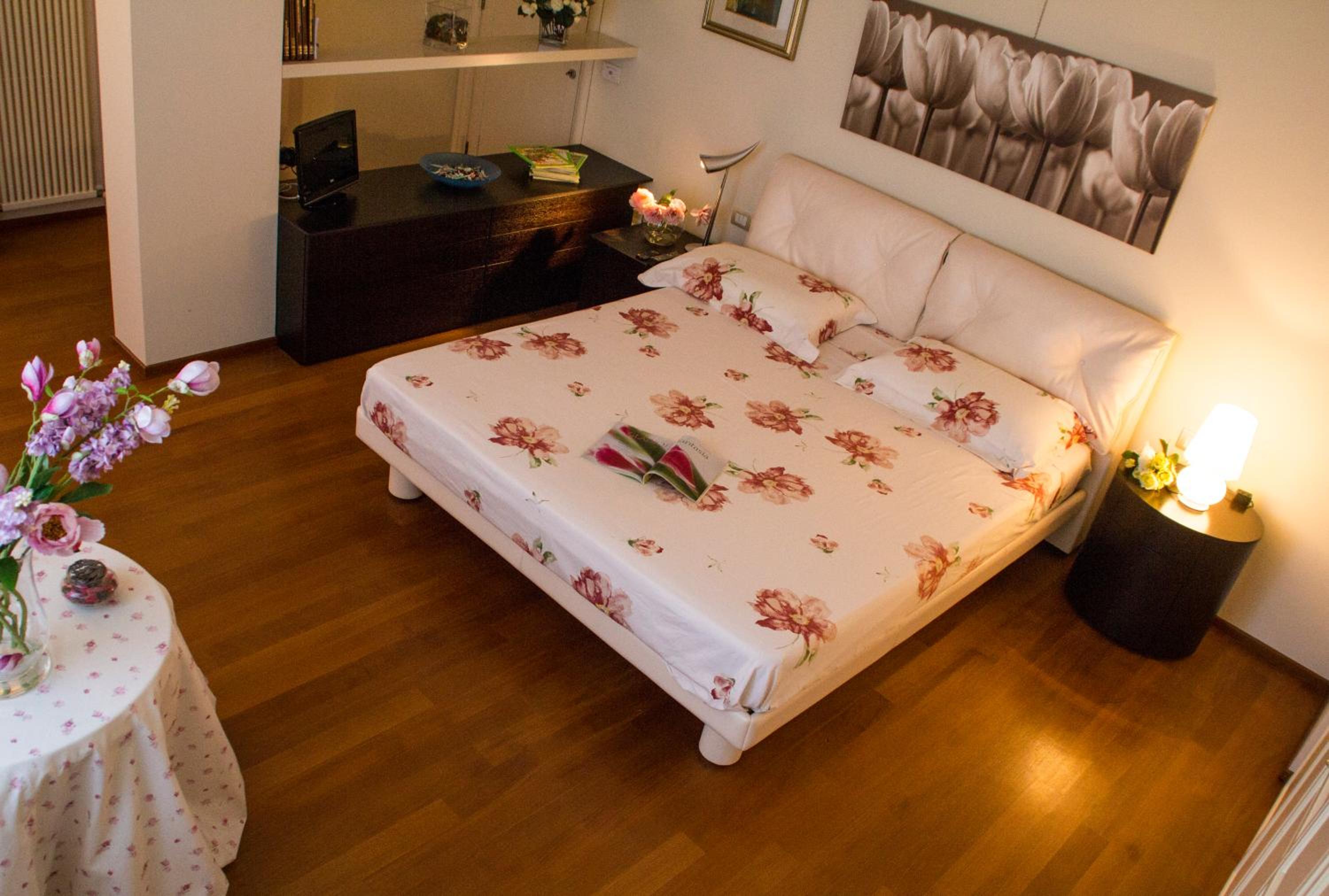 Double Room with Private Bathroom photo 2
