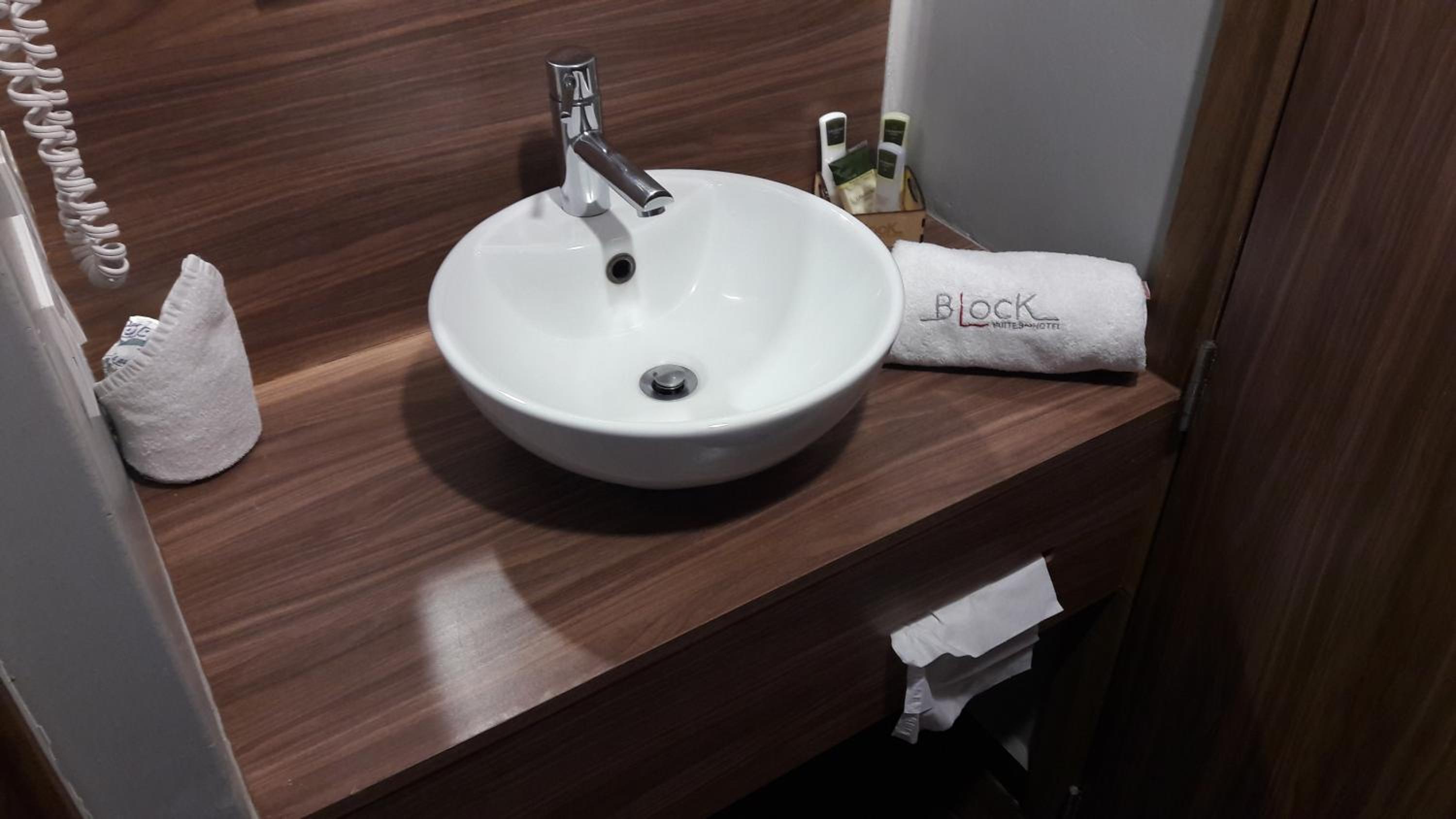 Deluxe King Suite photo 3