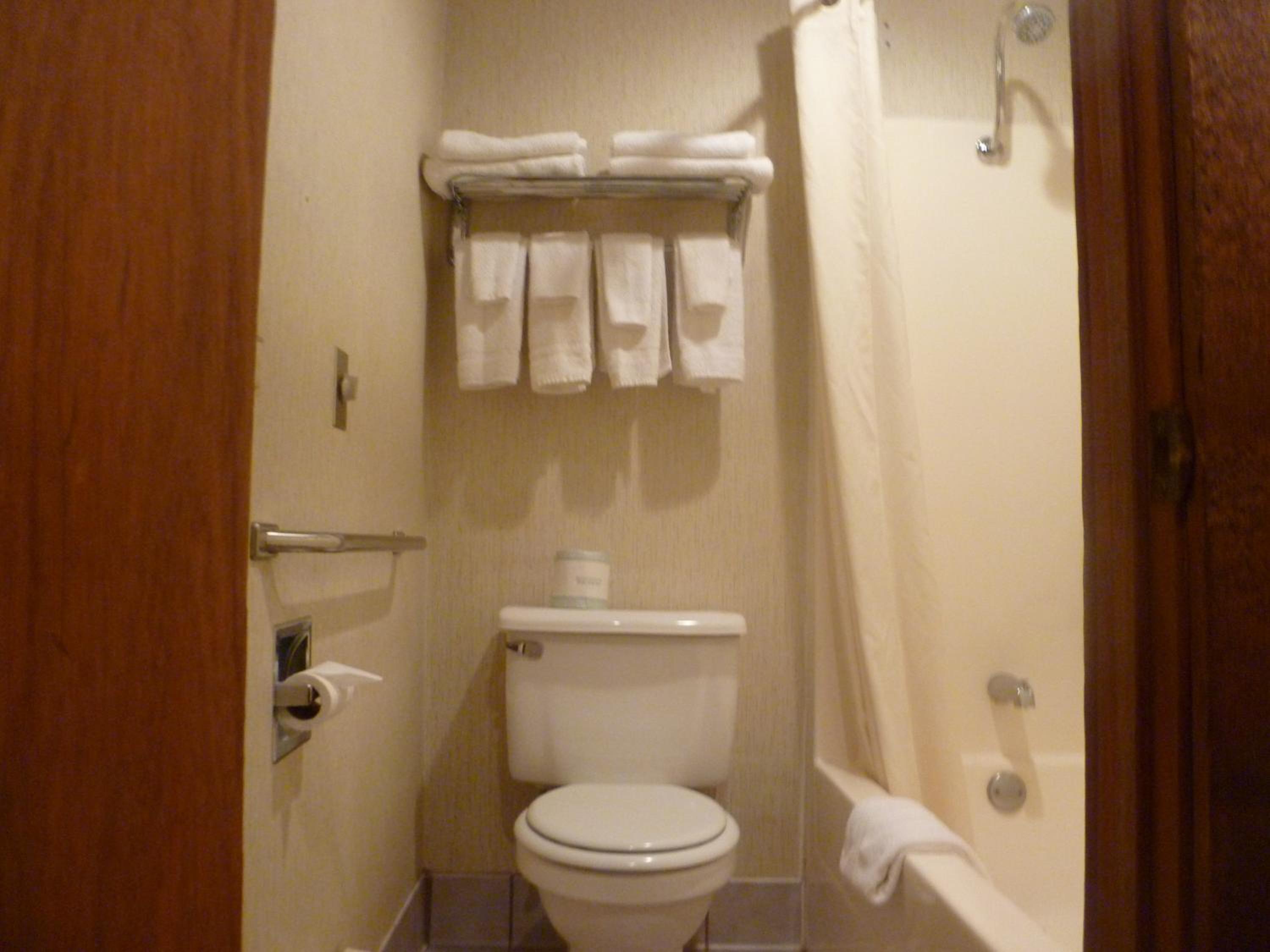 Queen Room With Two Queen Beds - Non-Smoking photo 2