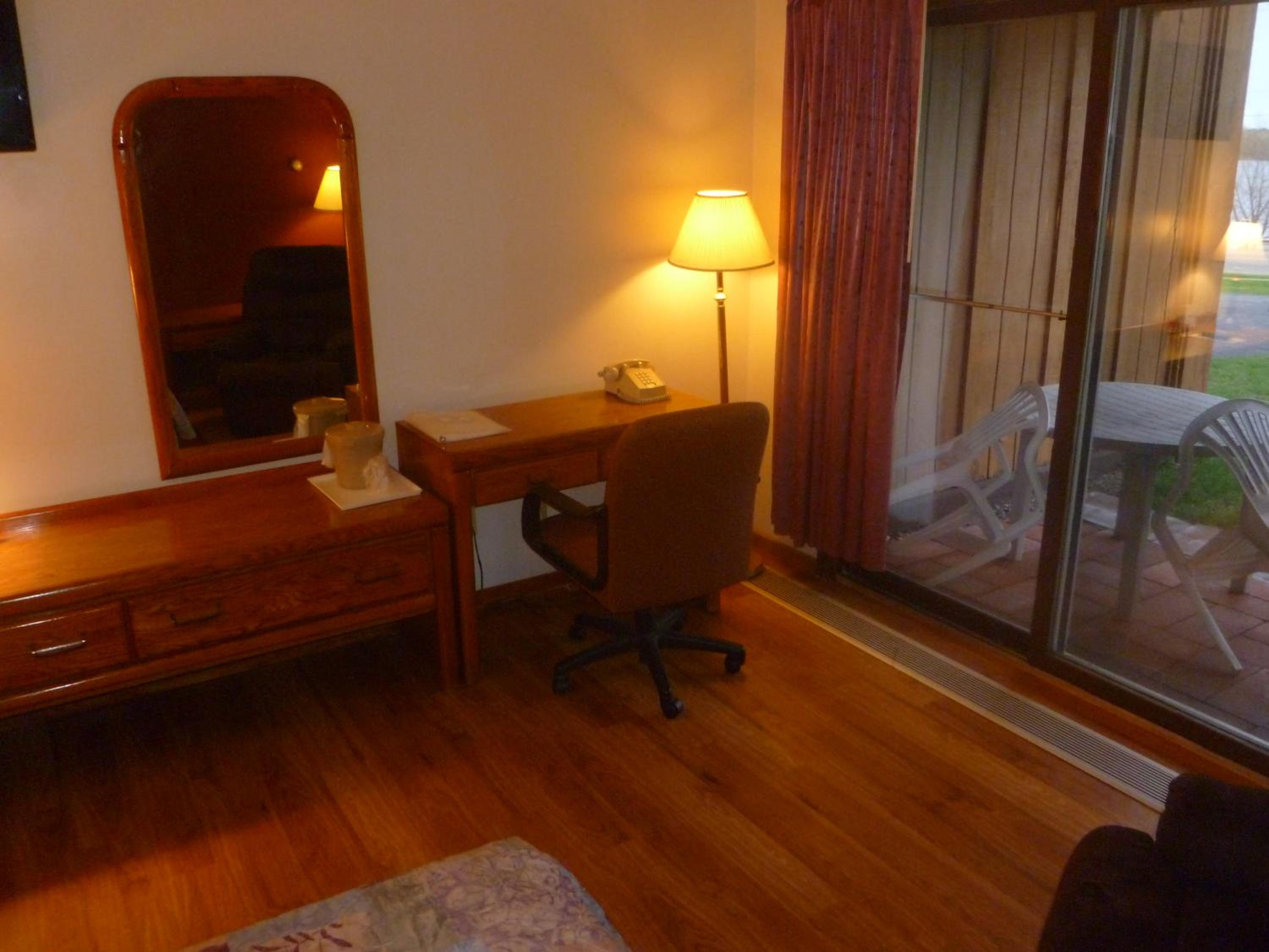 Queen Room - Non-Smoking