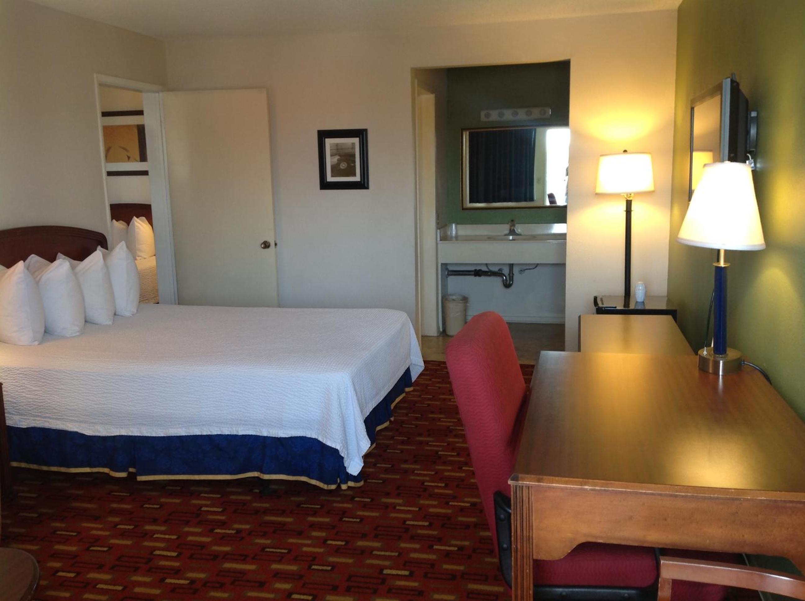Two-Bedroom Suite - Photo 3