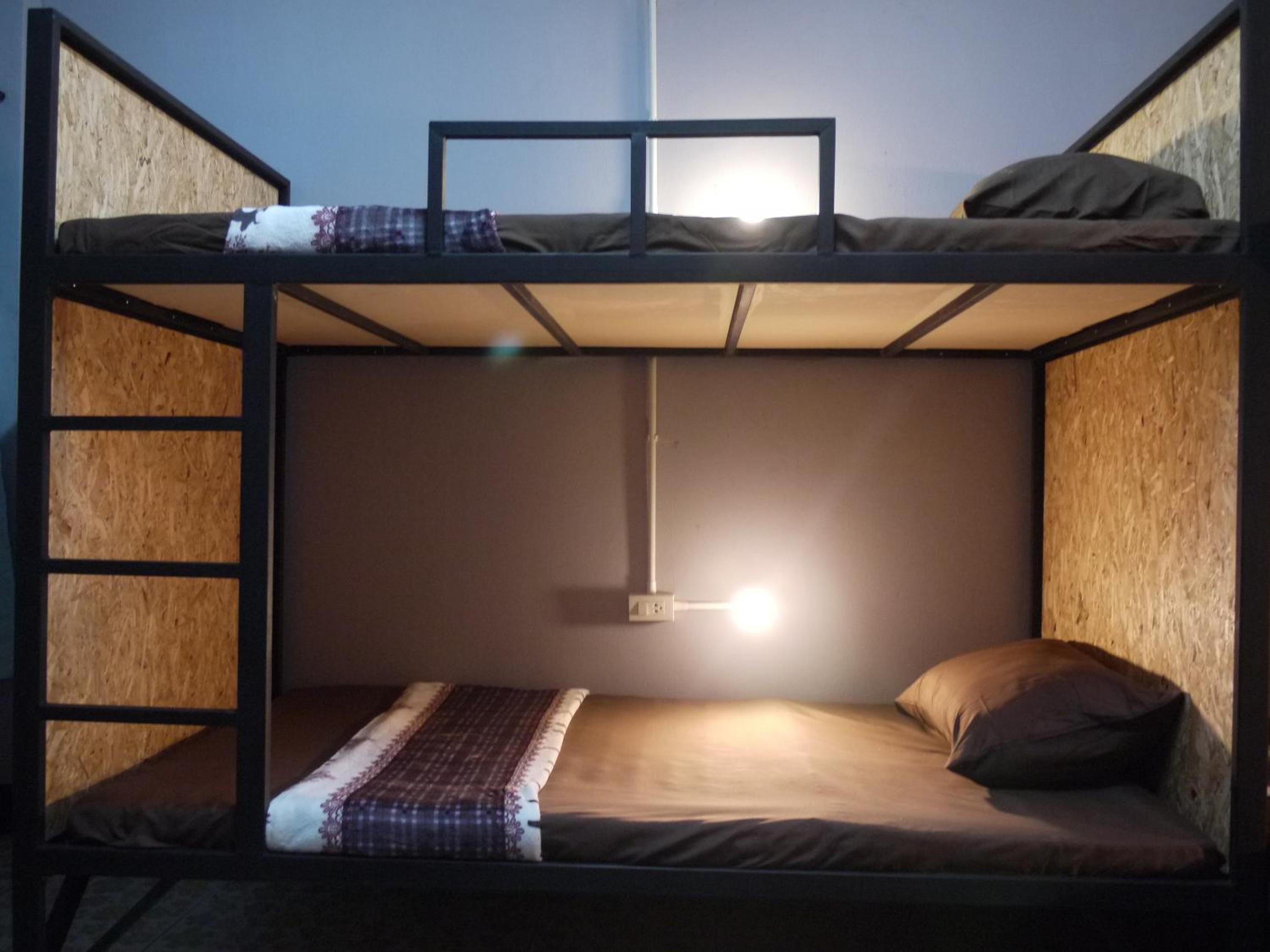 Cama en Dormitorio Mixto de 12 Camas