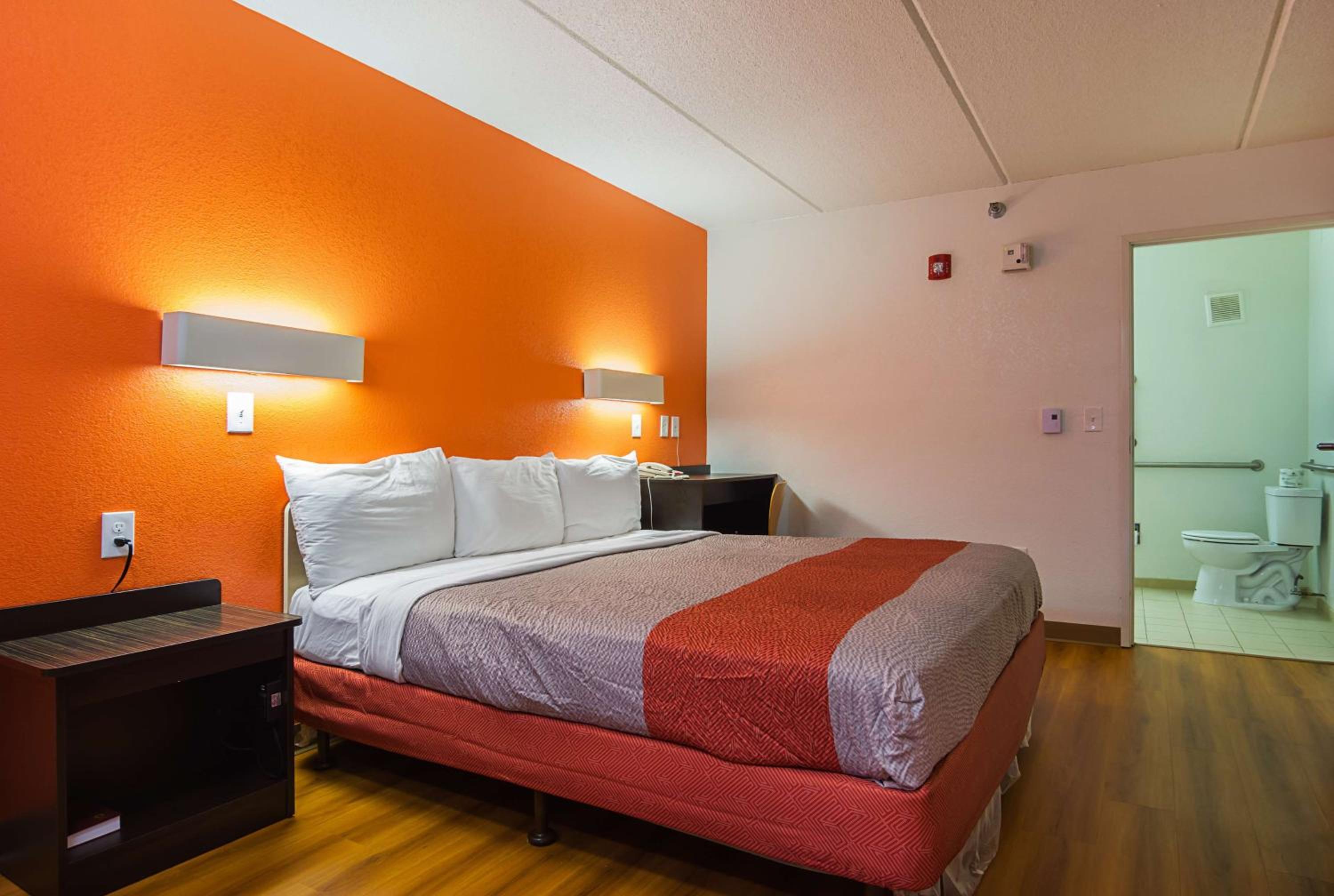 Double Room - Disability Access - Photo 1