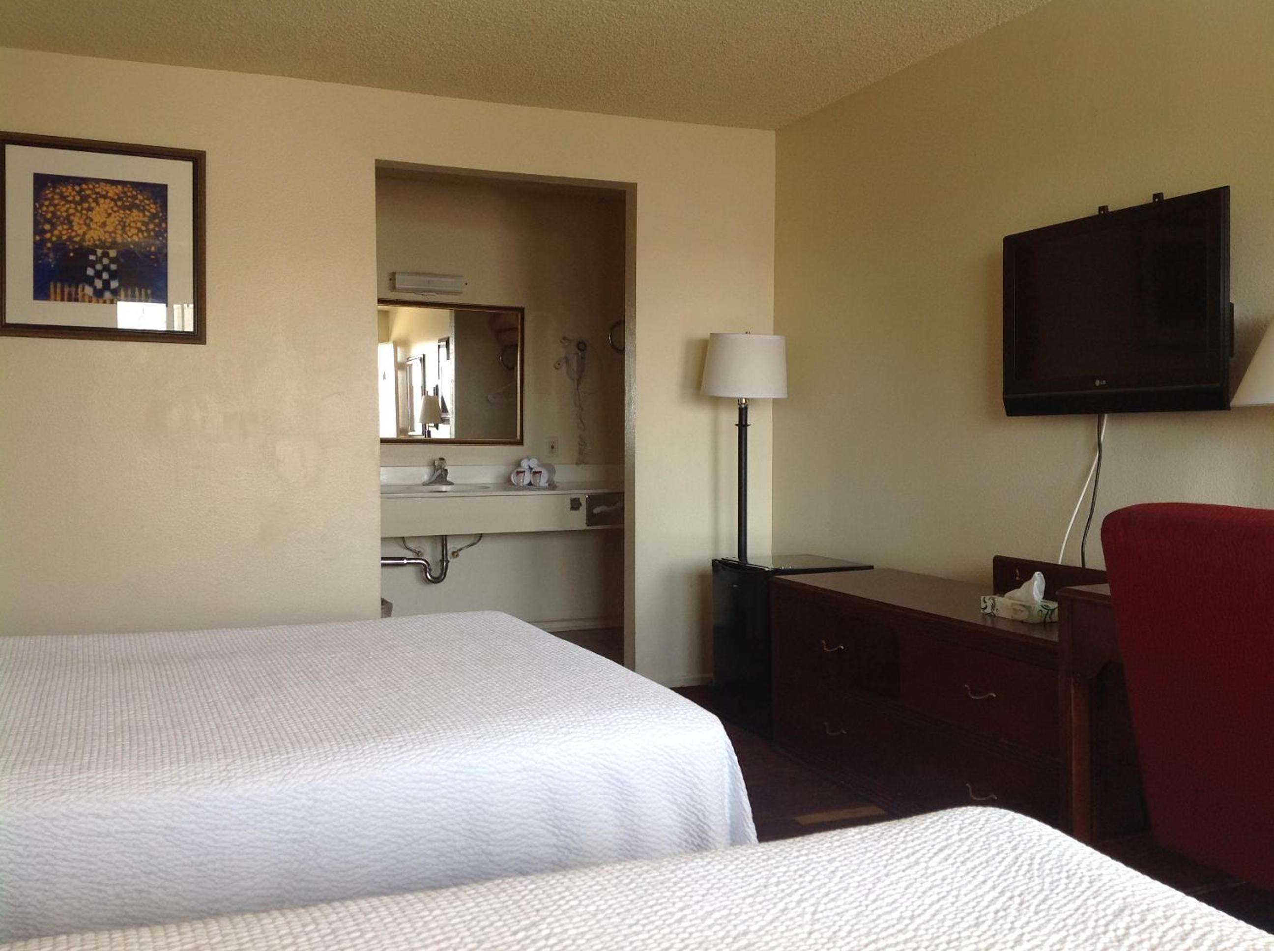 Double Room with City View - Photo 2