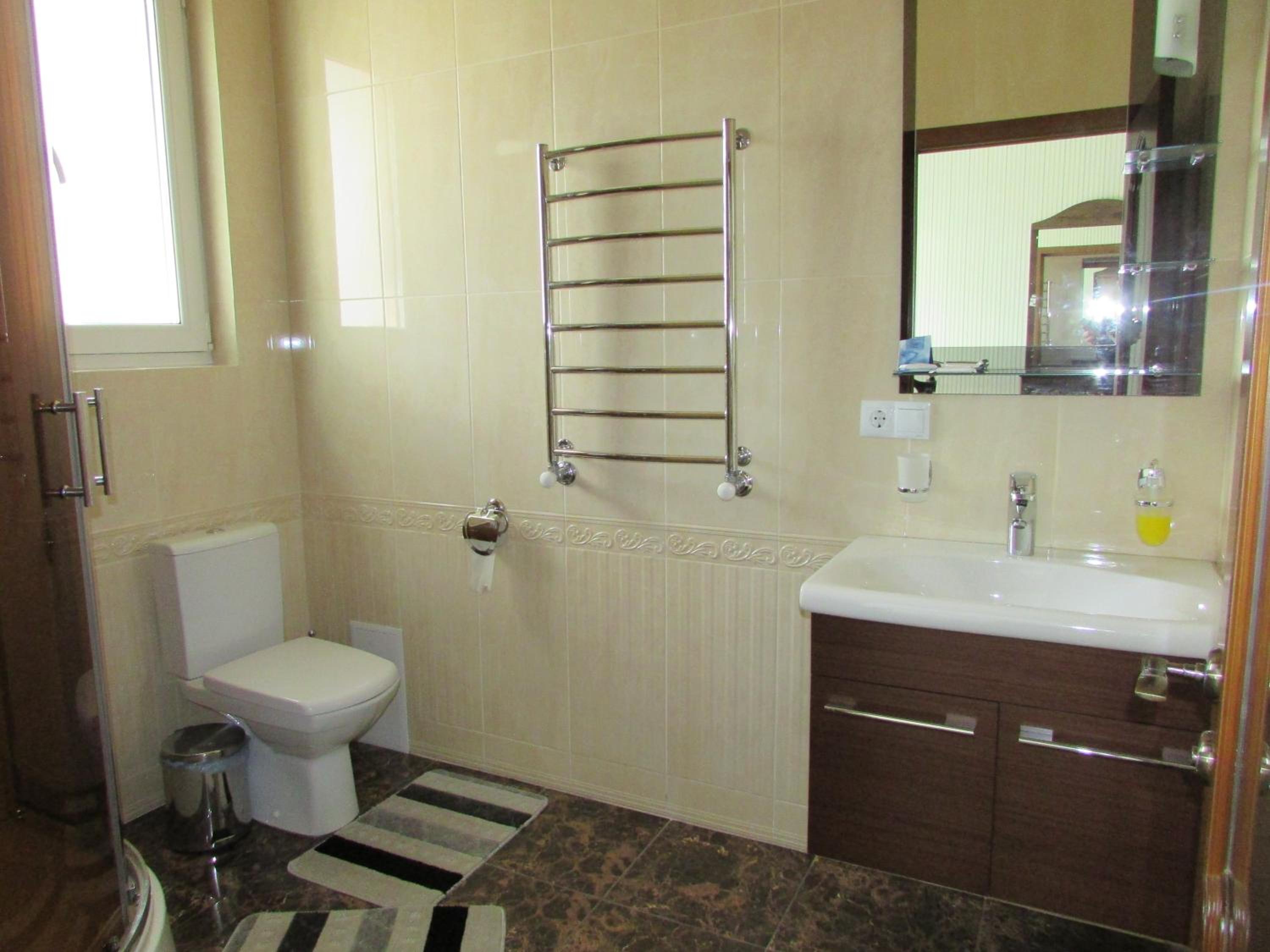 Twin Room with Shower