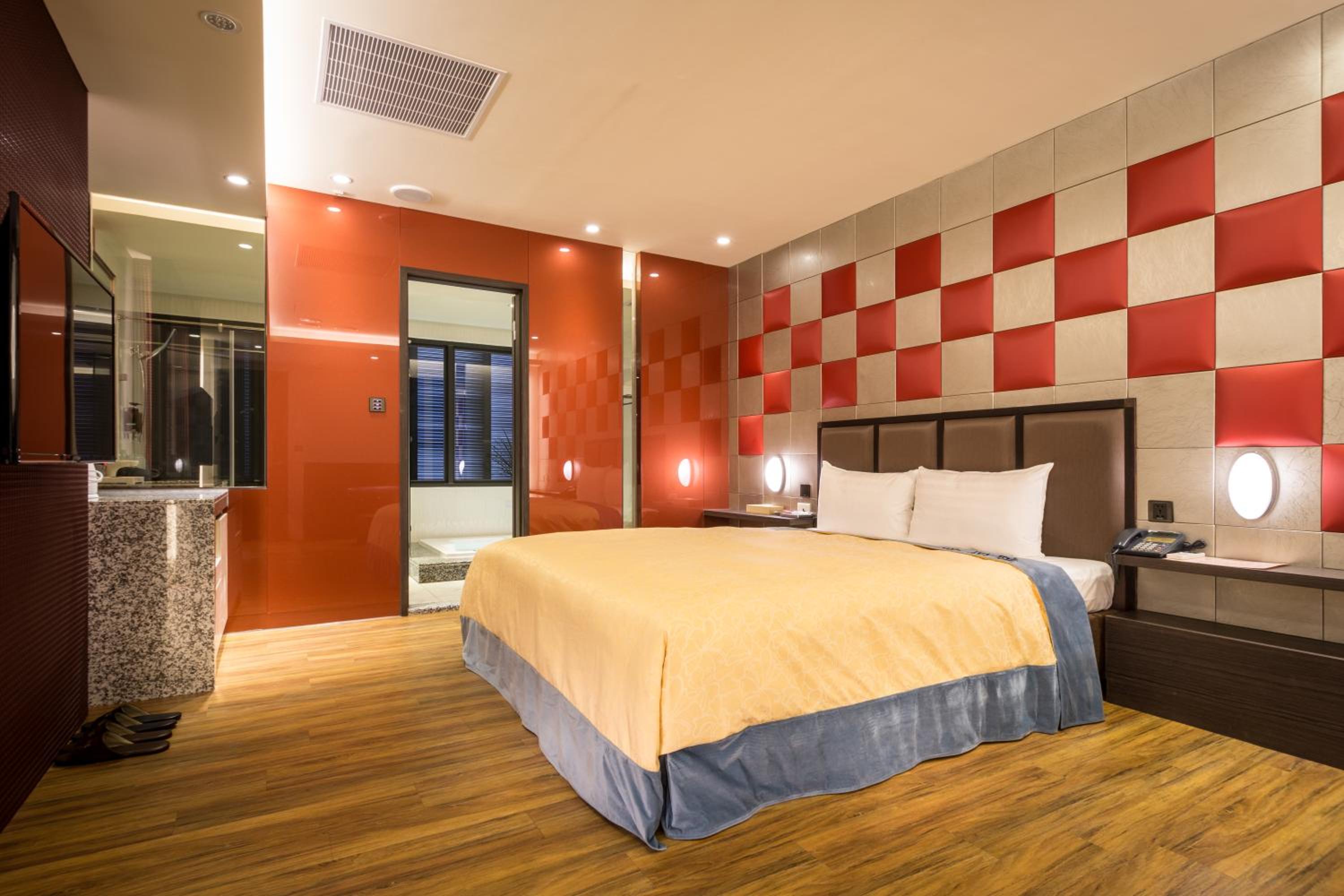 Deluxe Double Room with Garage photo 2