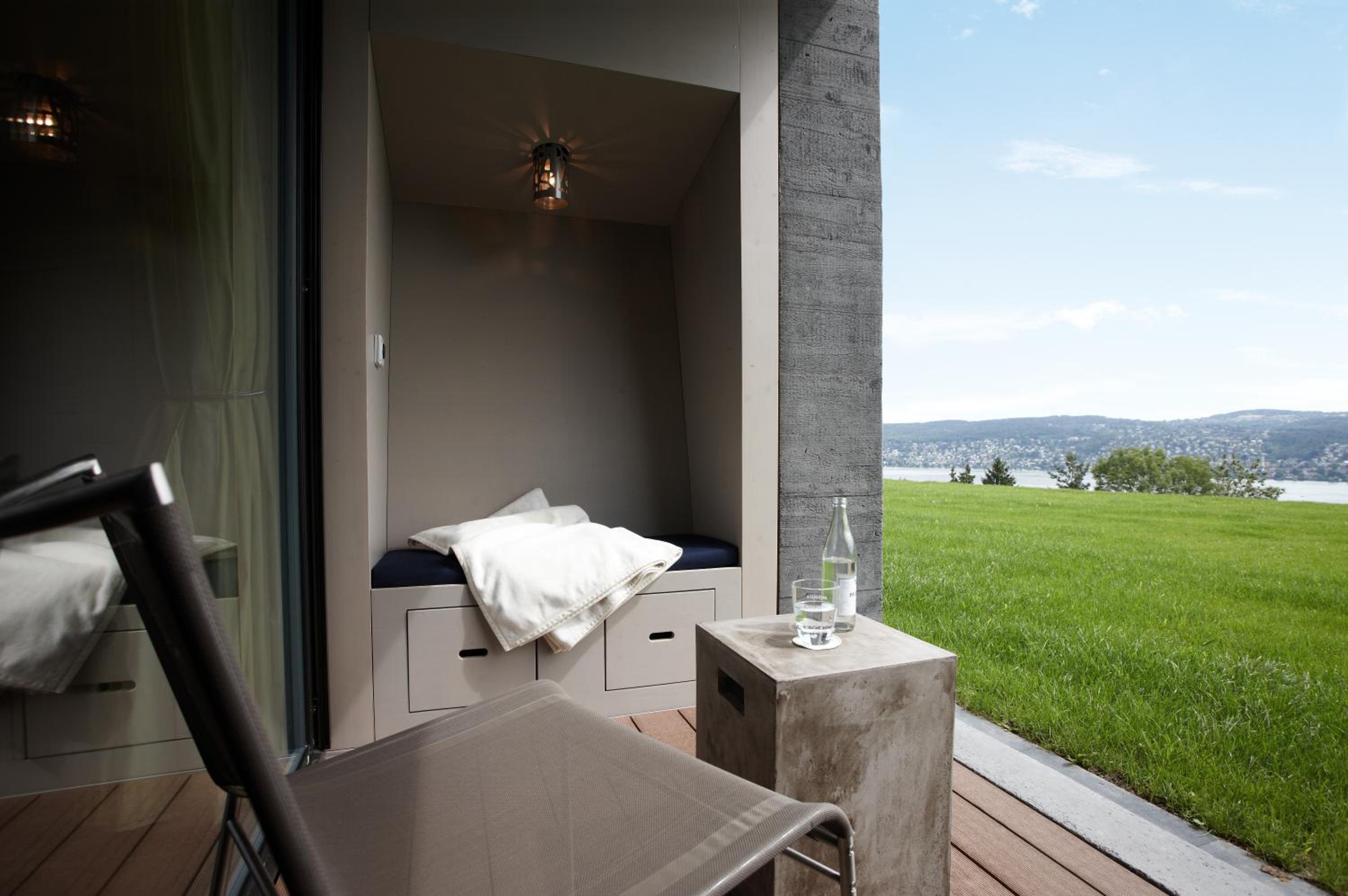 Lifestyle Room with Lake View - Photo 4