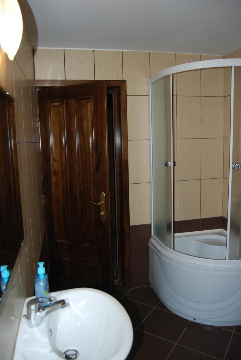Triple Room with Bathroom - Photo 4
