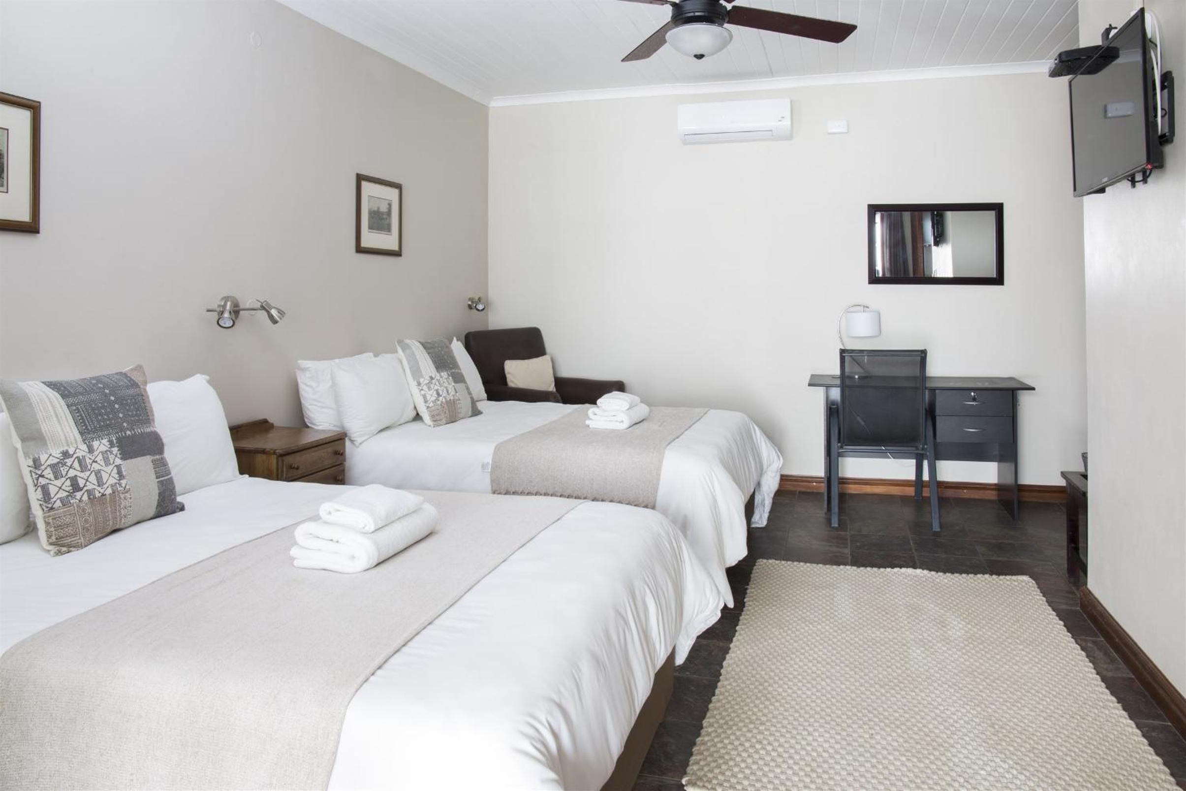 One-Bedroom Suite - Photo 3
