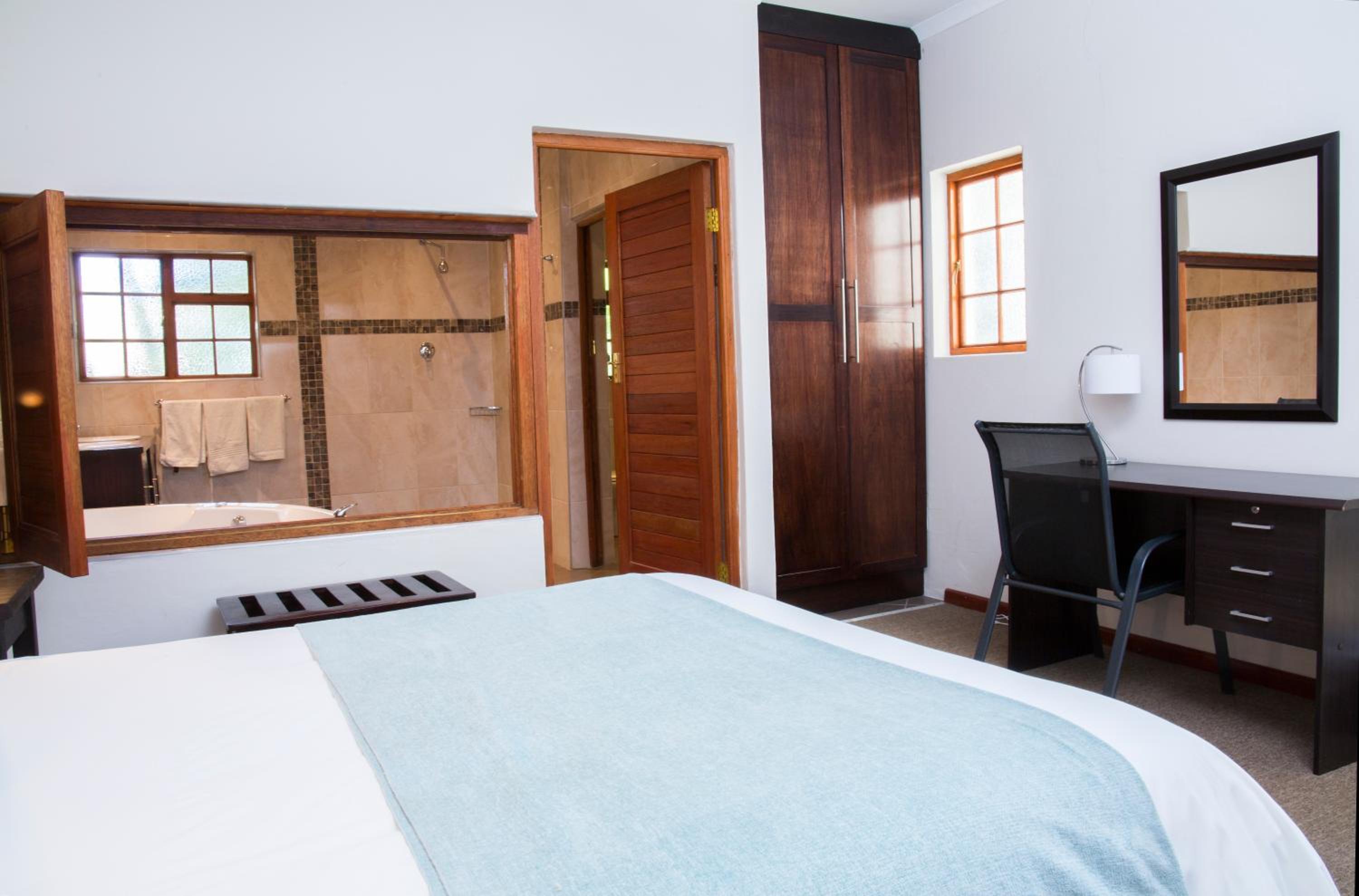 Deluxe Double Room with Bath photo 3