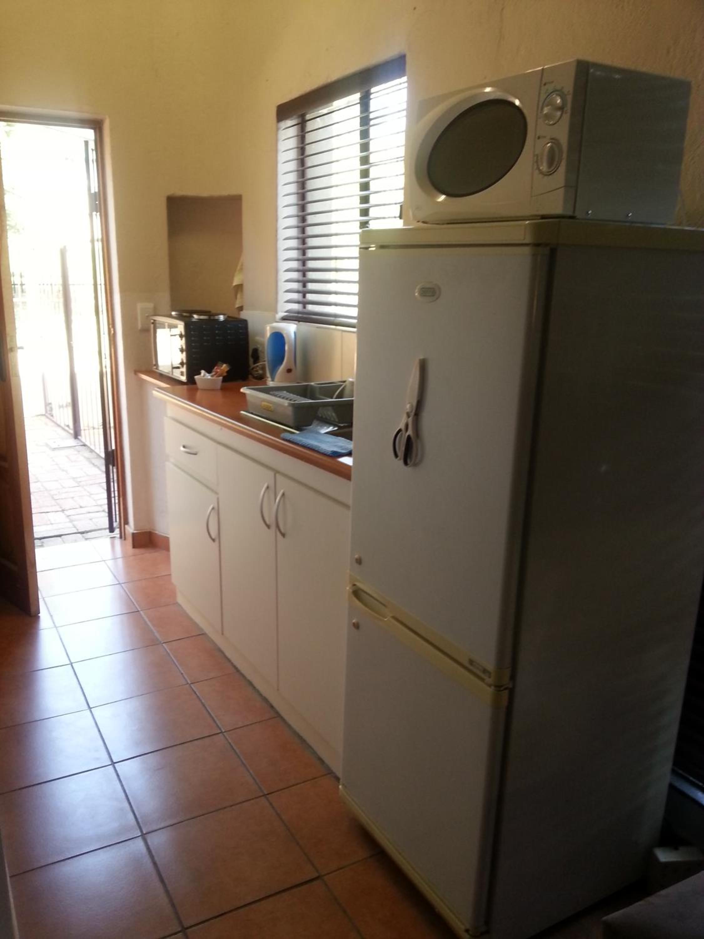 Budget Studio Apartment photo 2
