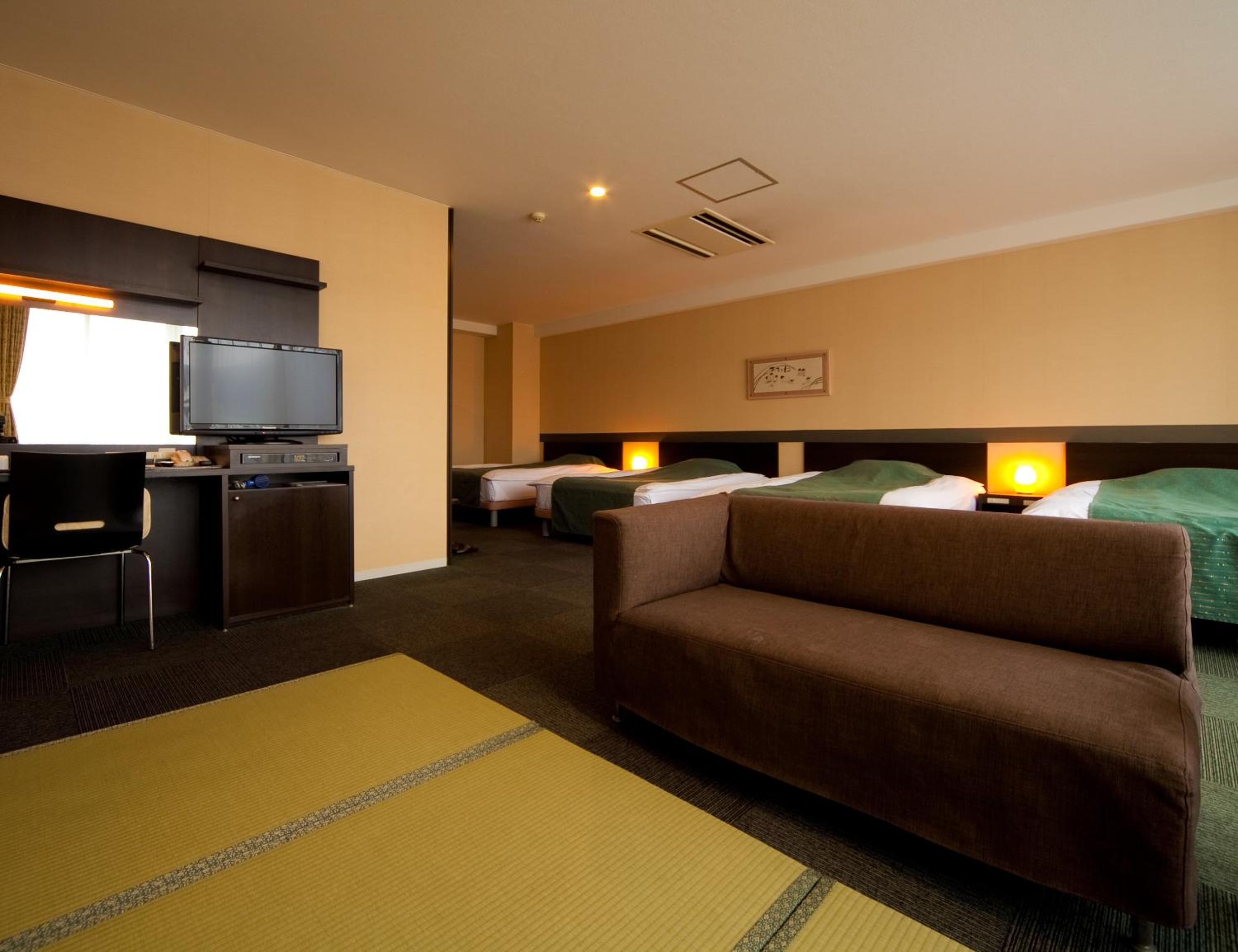 Quadruple Room (164 ft²) photo 3