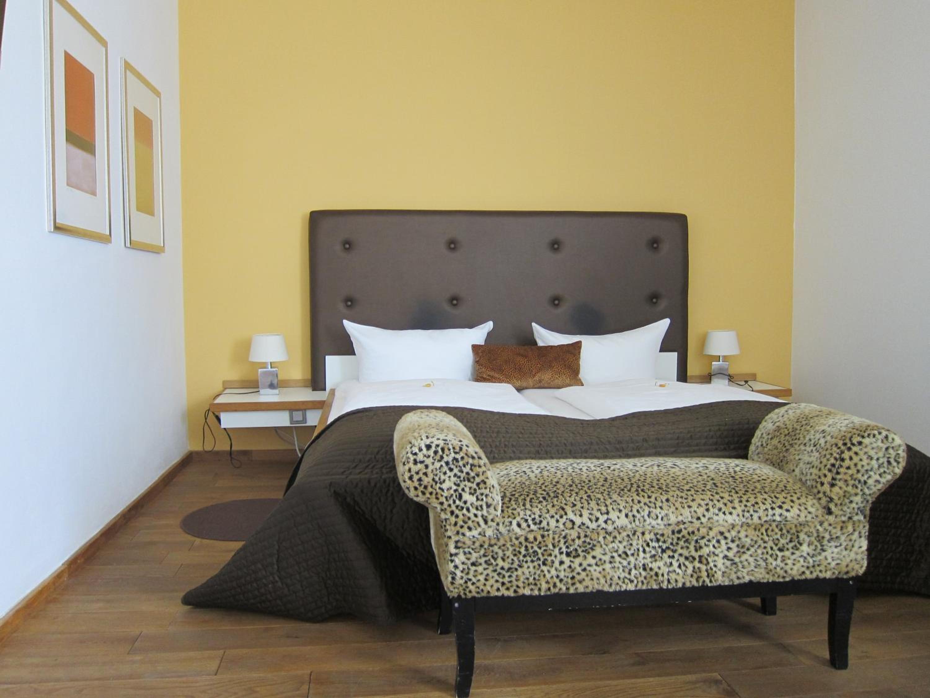 Large Double Room - Photo 9