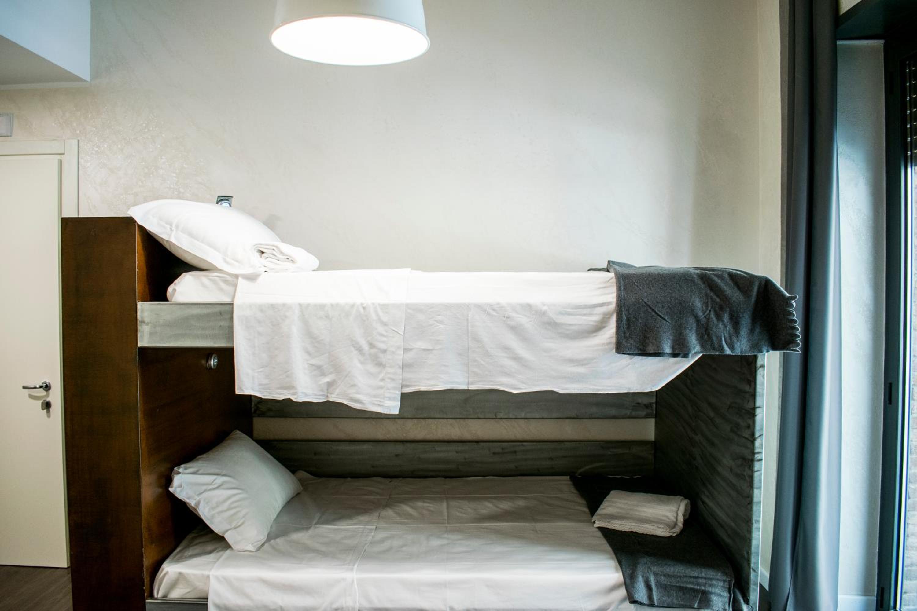 Quadruple Room with Private Bathroom photo 1