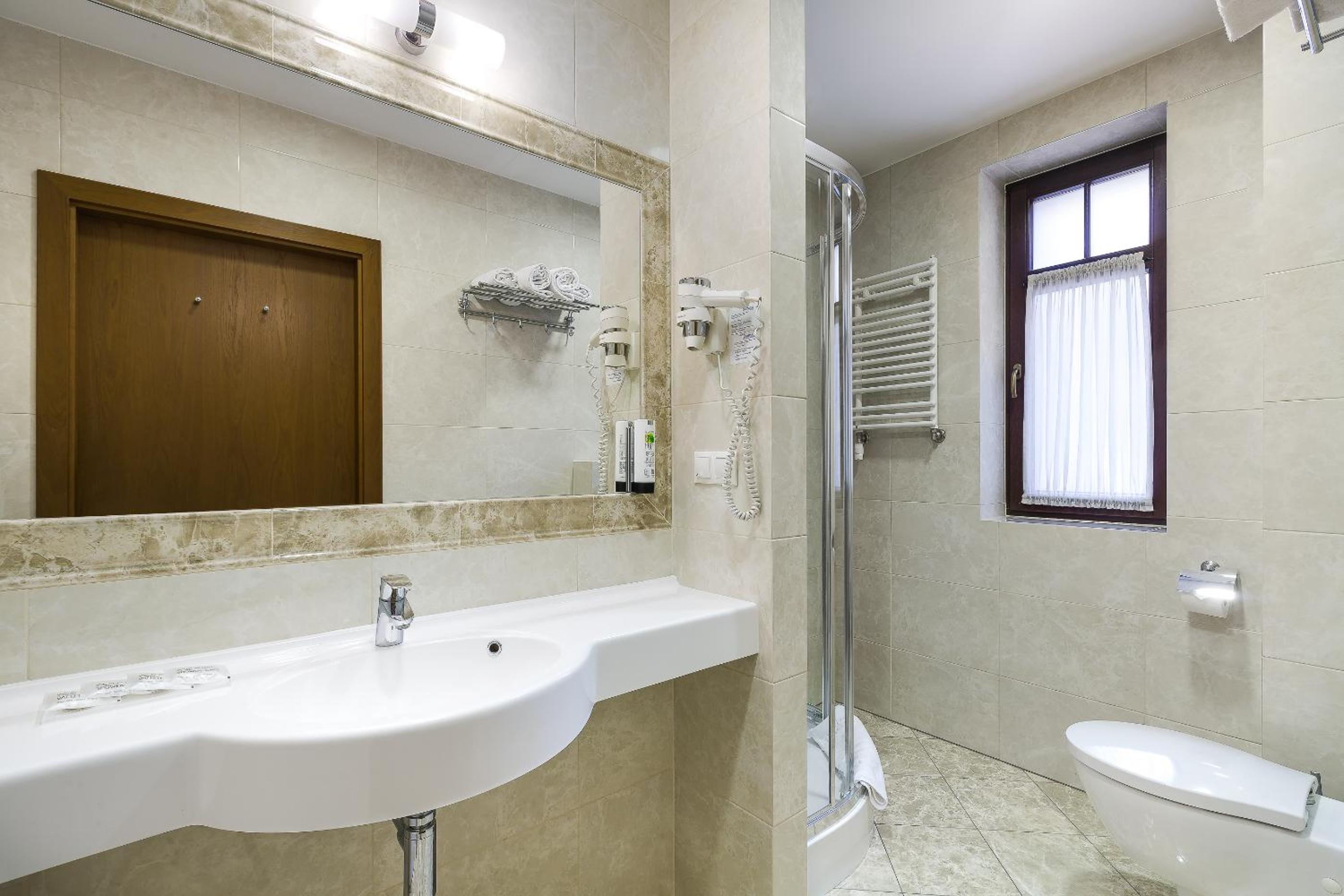 Double or Twin Room - Photo 4