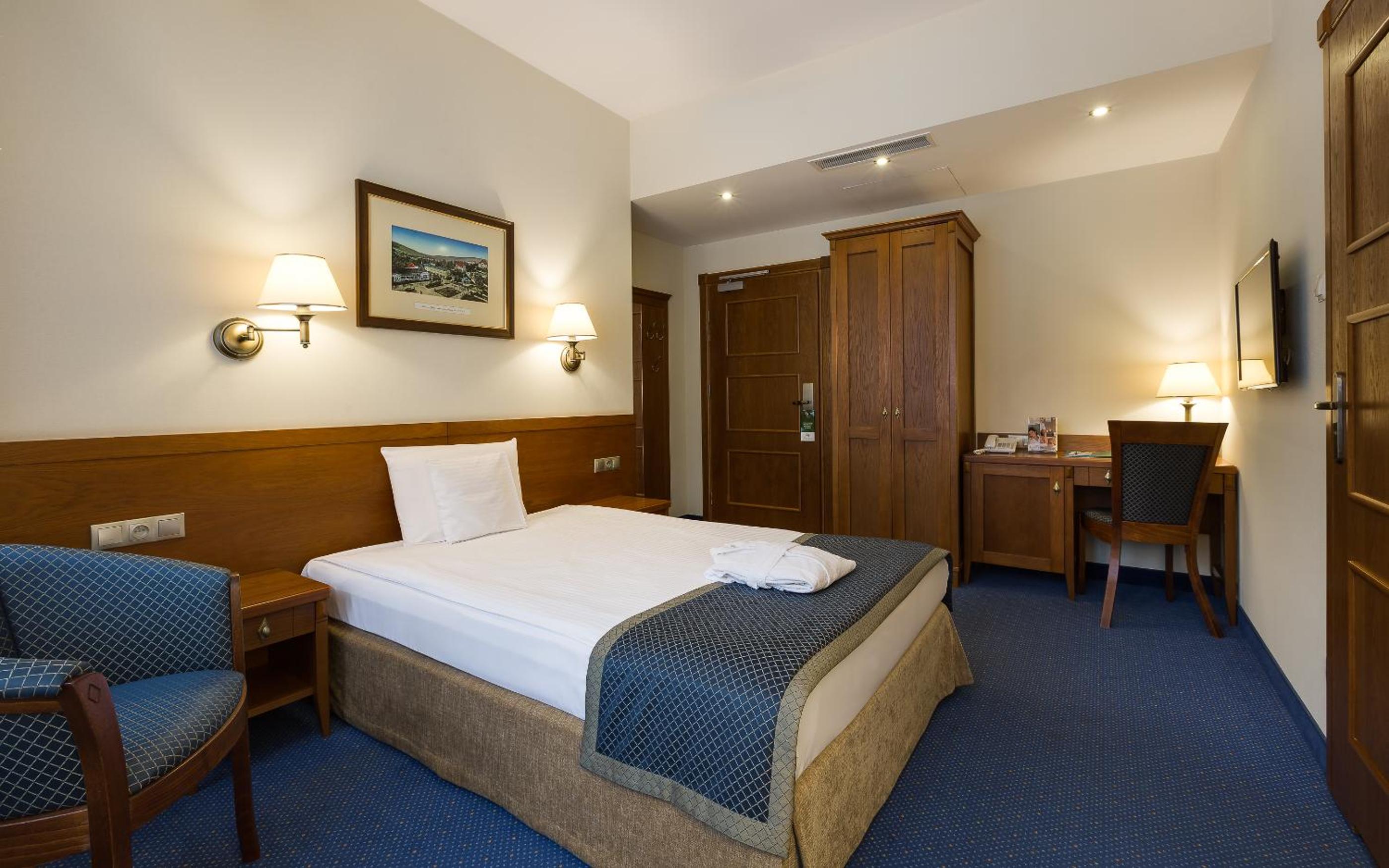 Double or Twin Room - Photo 1