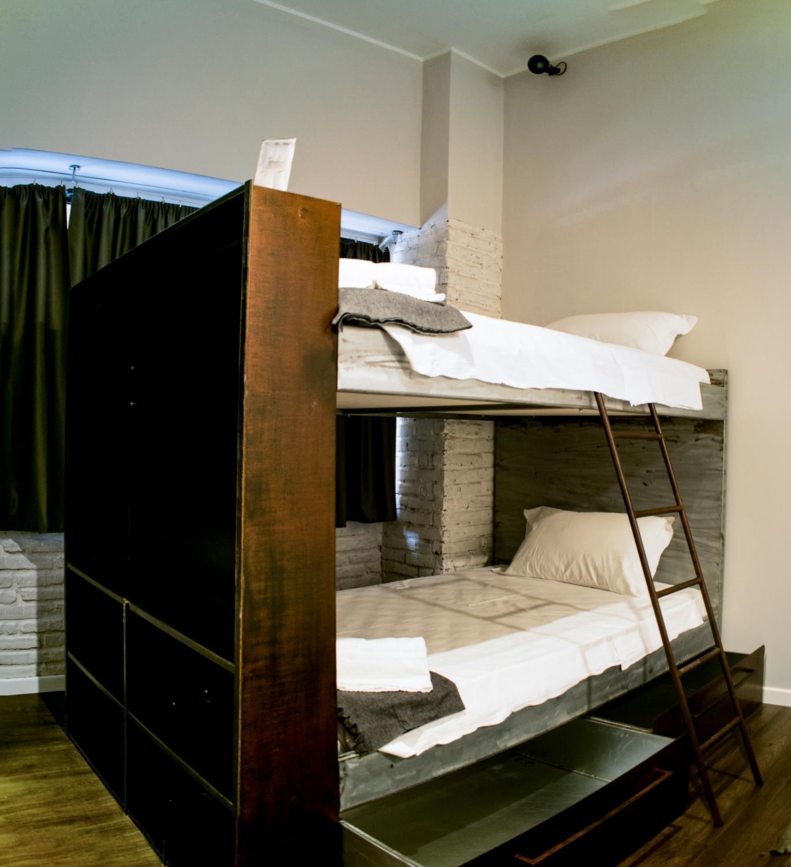 Bed in 4-Bed Male Dormitory Room with En suite Bathroom photo 3