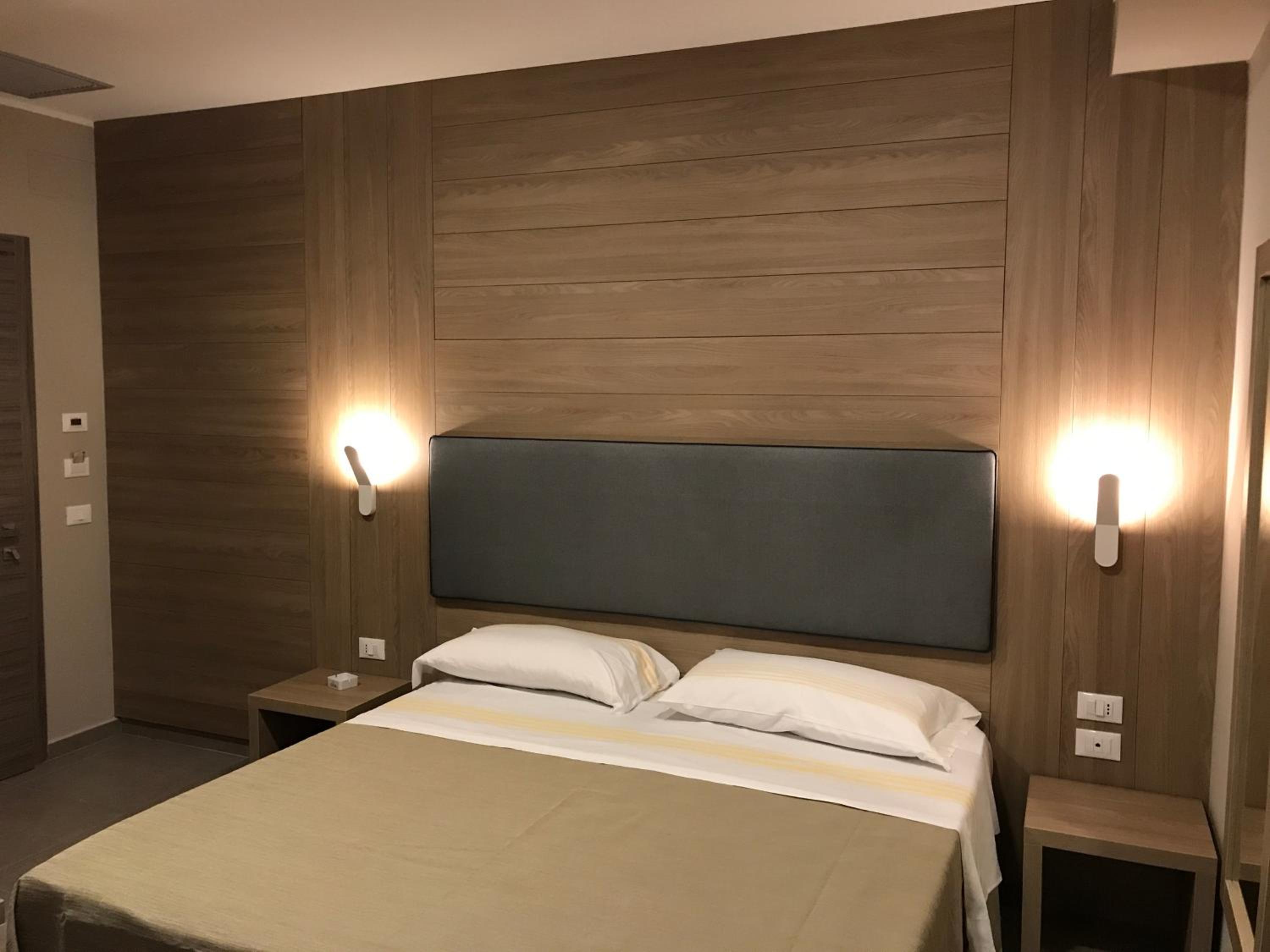 Double Room - Photo 6