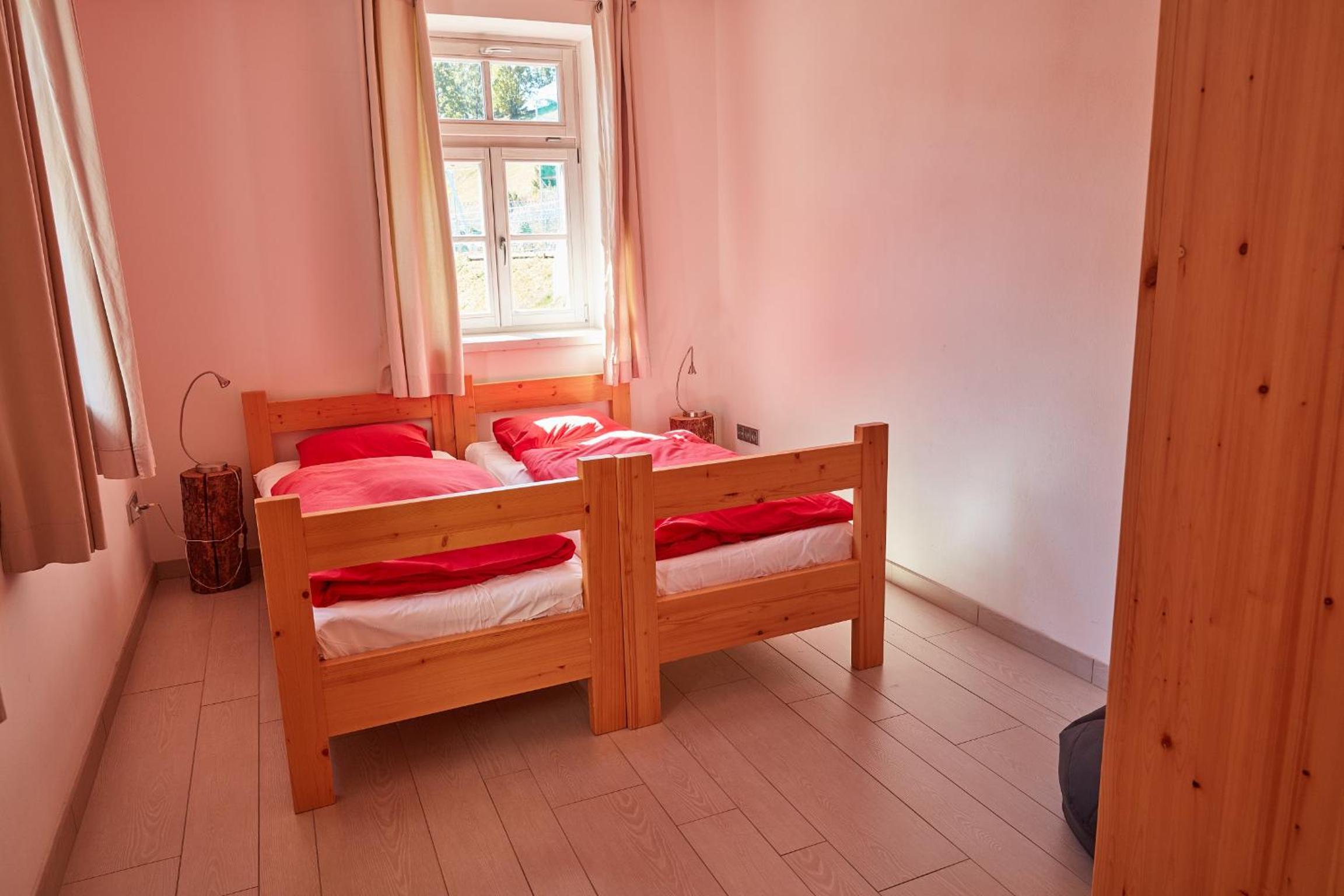 Two-Bedroom Apartment (7 Adults) photo 3