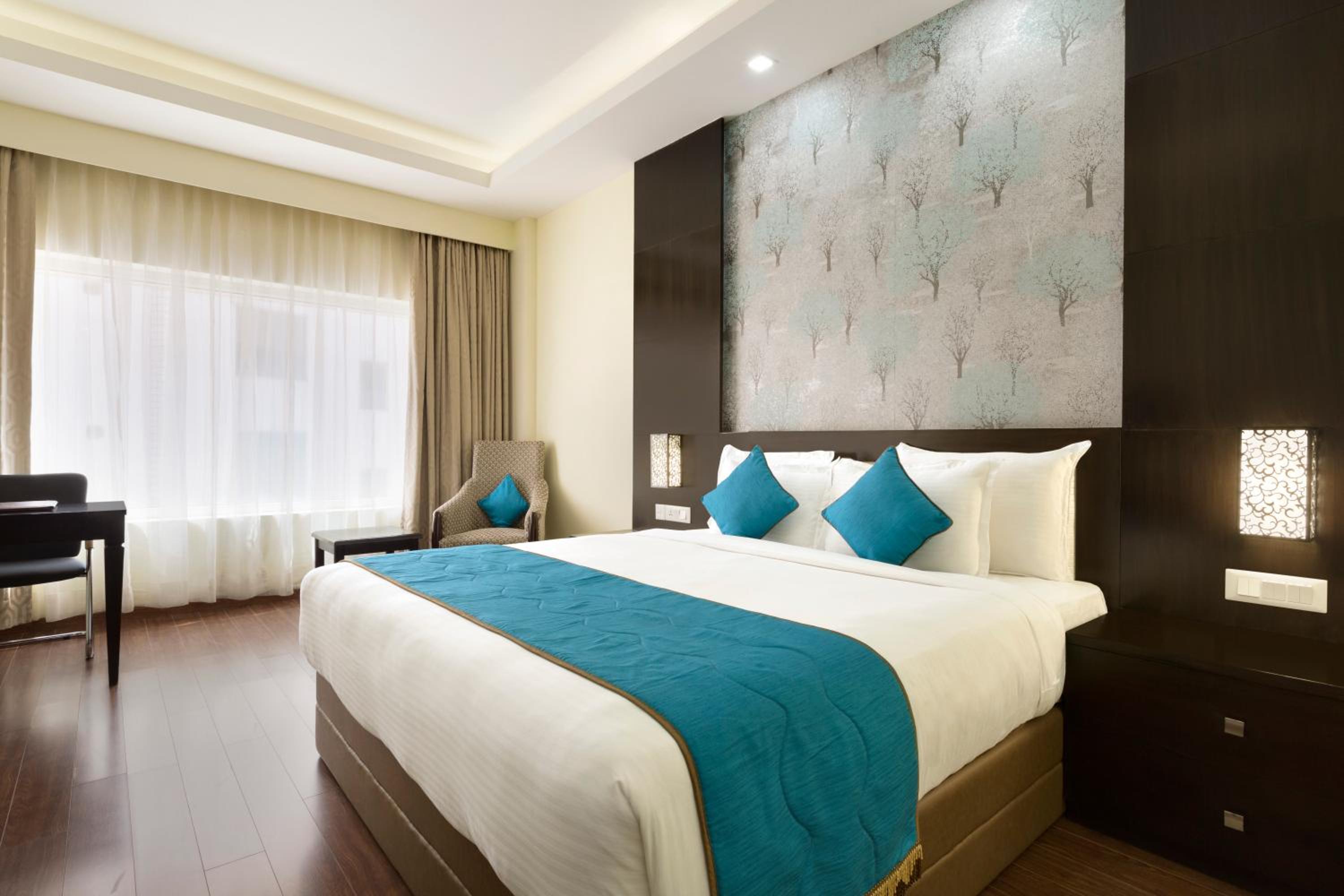 King Room - Mobility Access/Non-Smoking - Book & Unlock Exclusive Deals