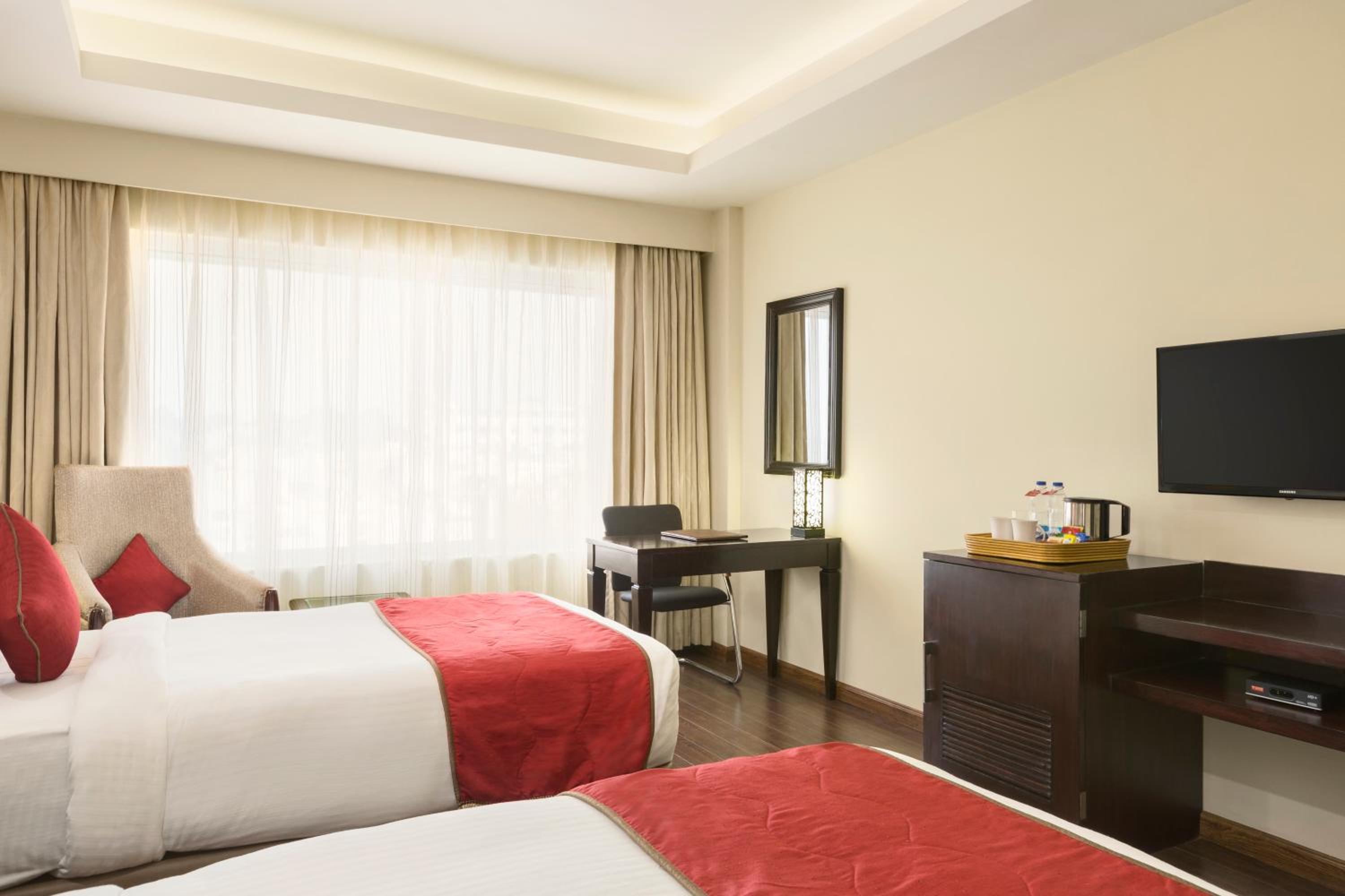 Premium Club Room with Two Twin Beds - Non-Smoking