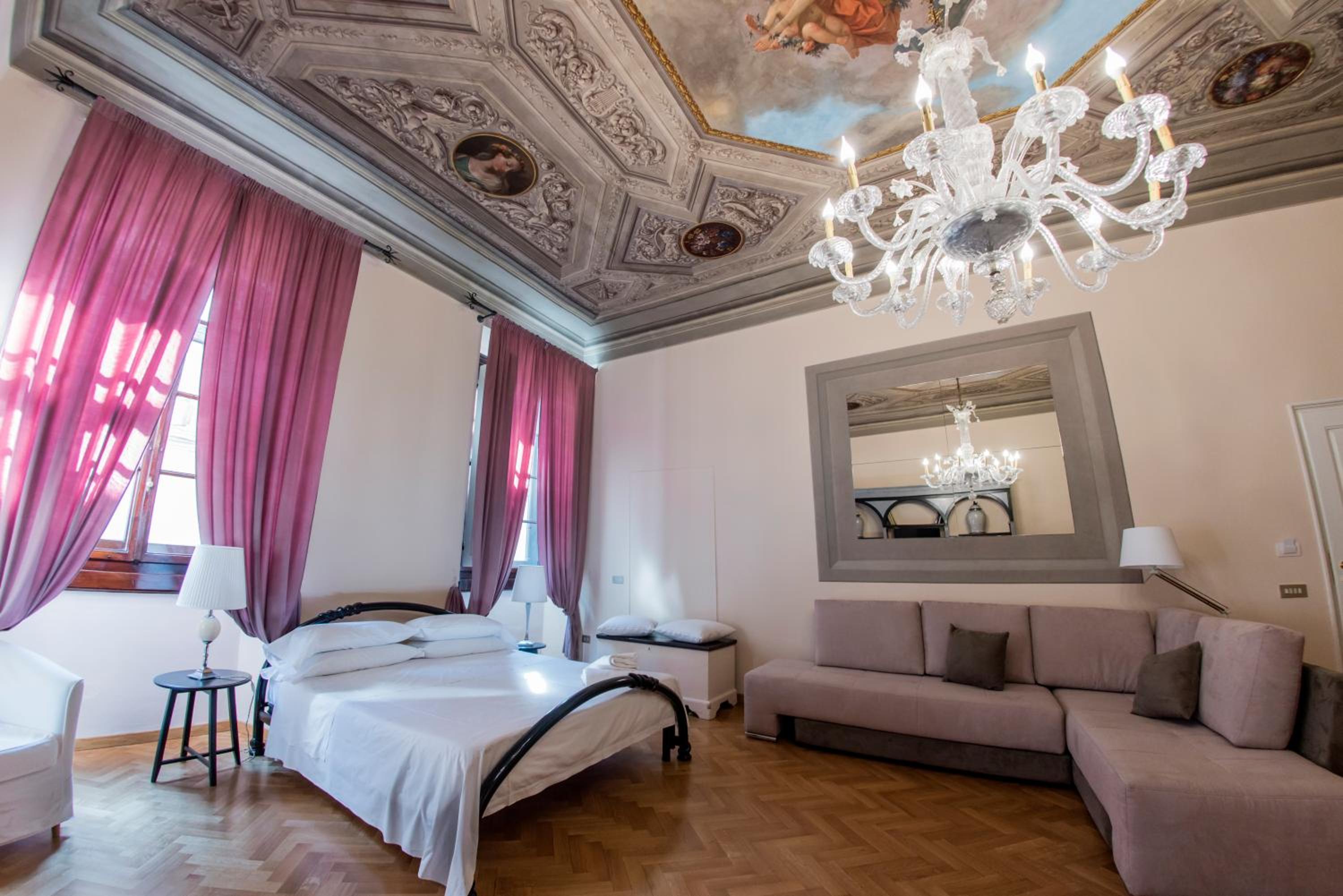 Superior King Room photo 1