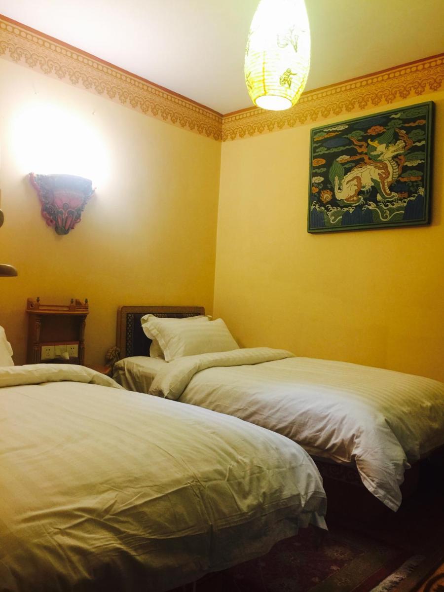 Twin Room with Private Bathroom photo 2