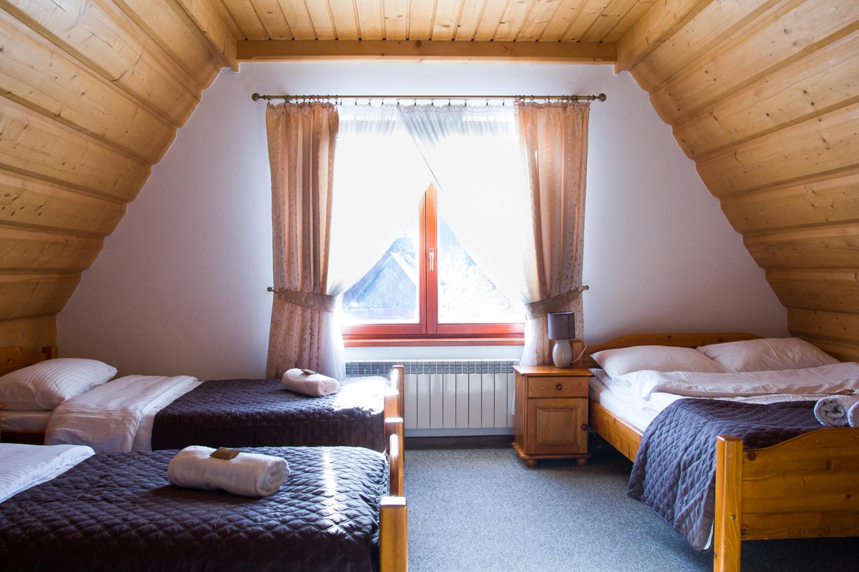 Quadruple Room with Mountain View photo 3
