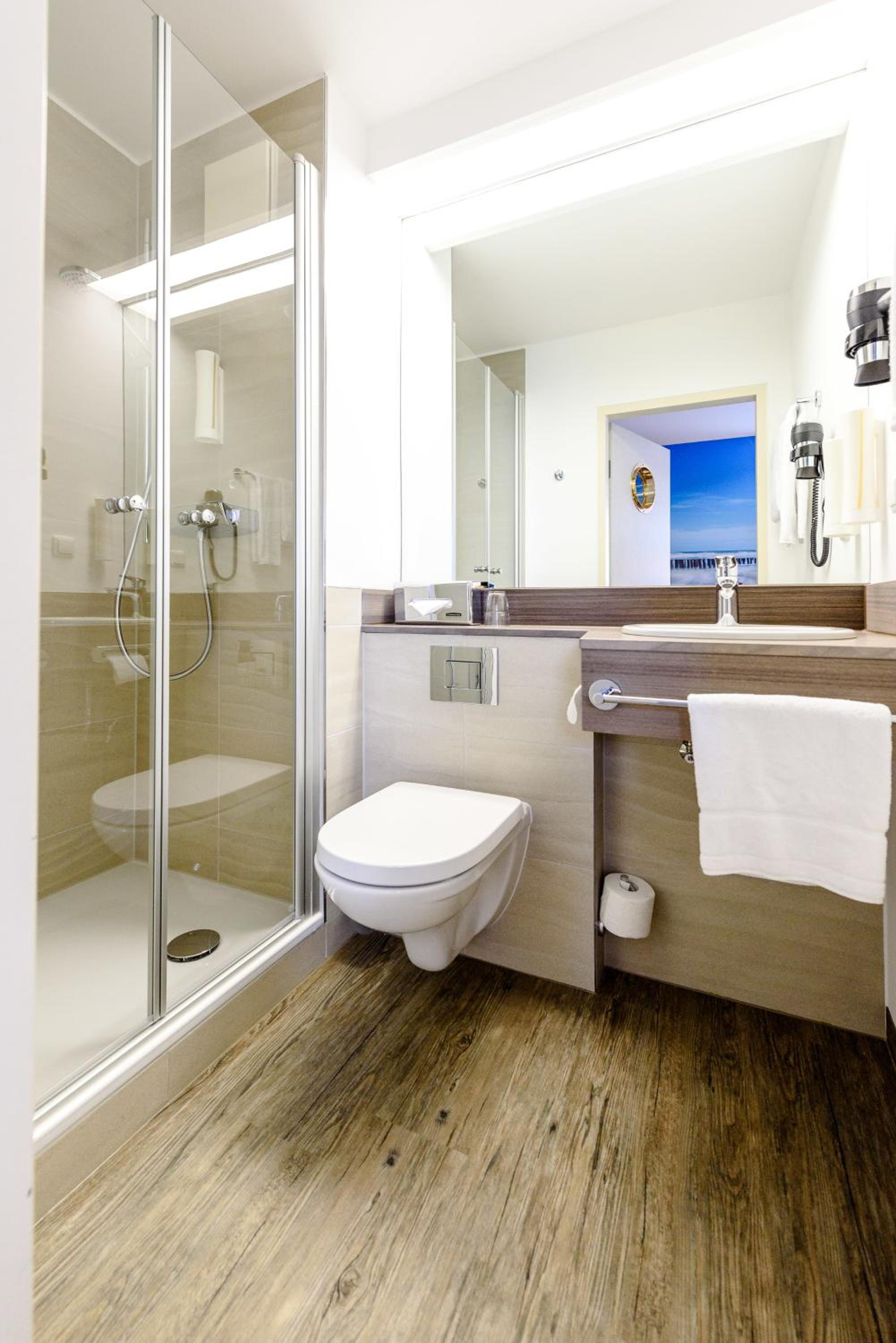 Standard Room with Queensize Bed photo 3