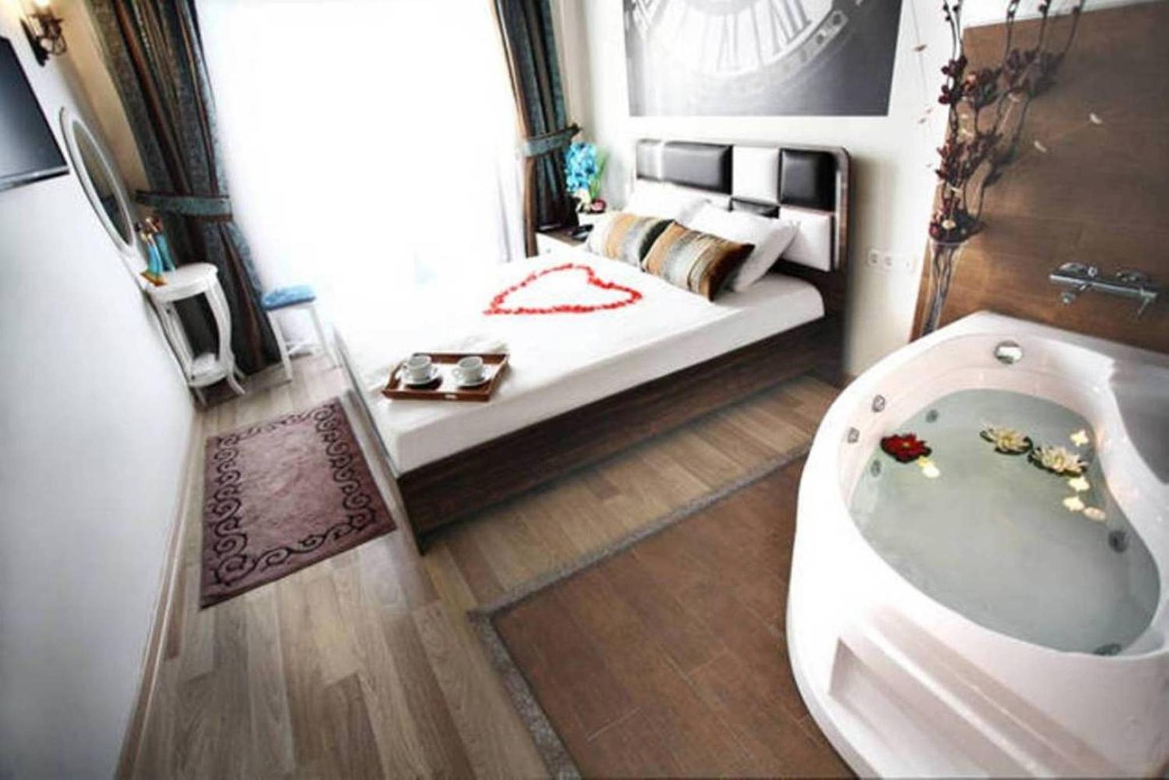 Queen Room with Spa Bath photo 1