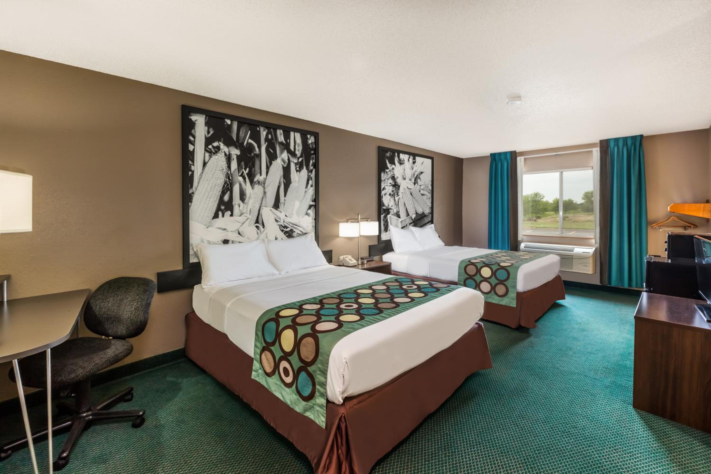 Queen Room with Two Queen Beds - Mobility Access/Non-Smoking - Photo 1