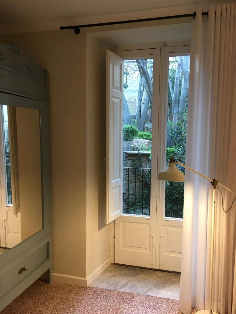 Deluxe Double Room with Shower - Photo 2
