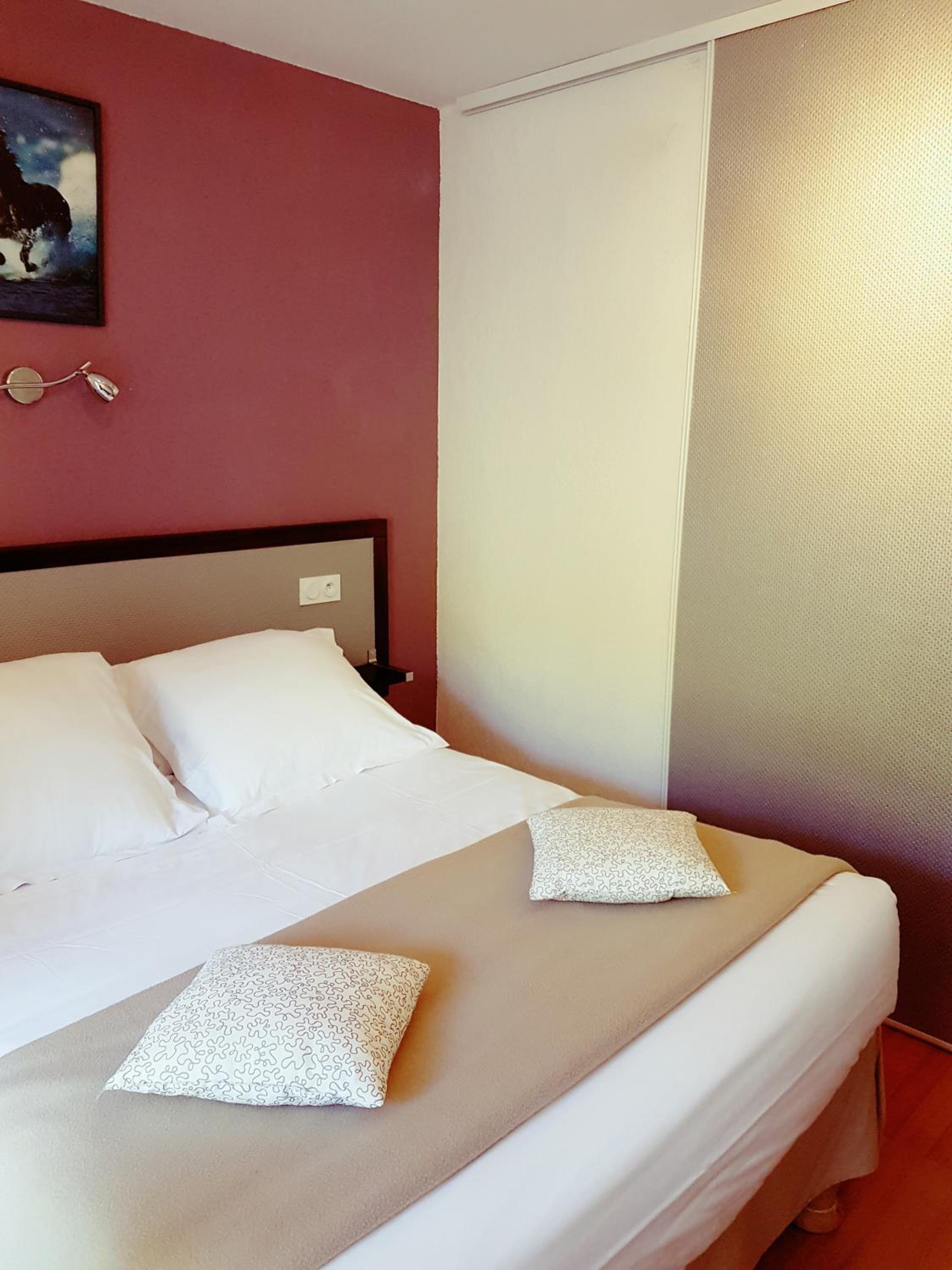 Double Room - Photo 8