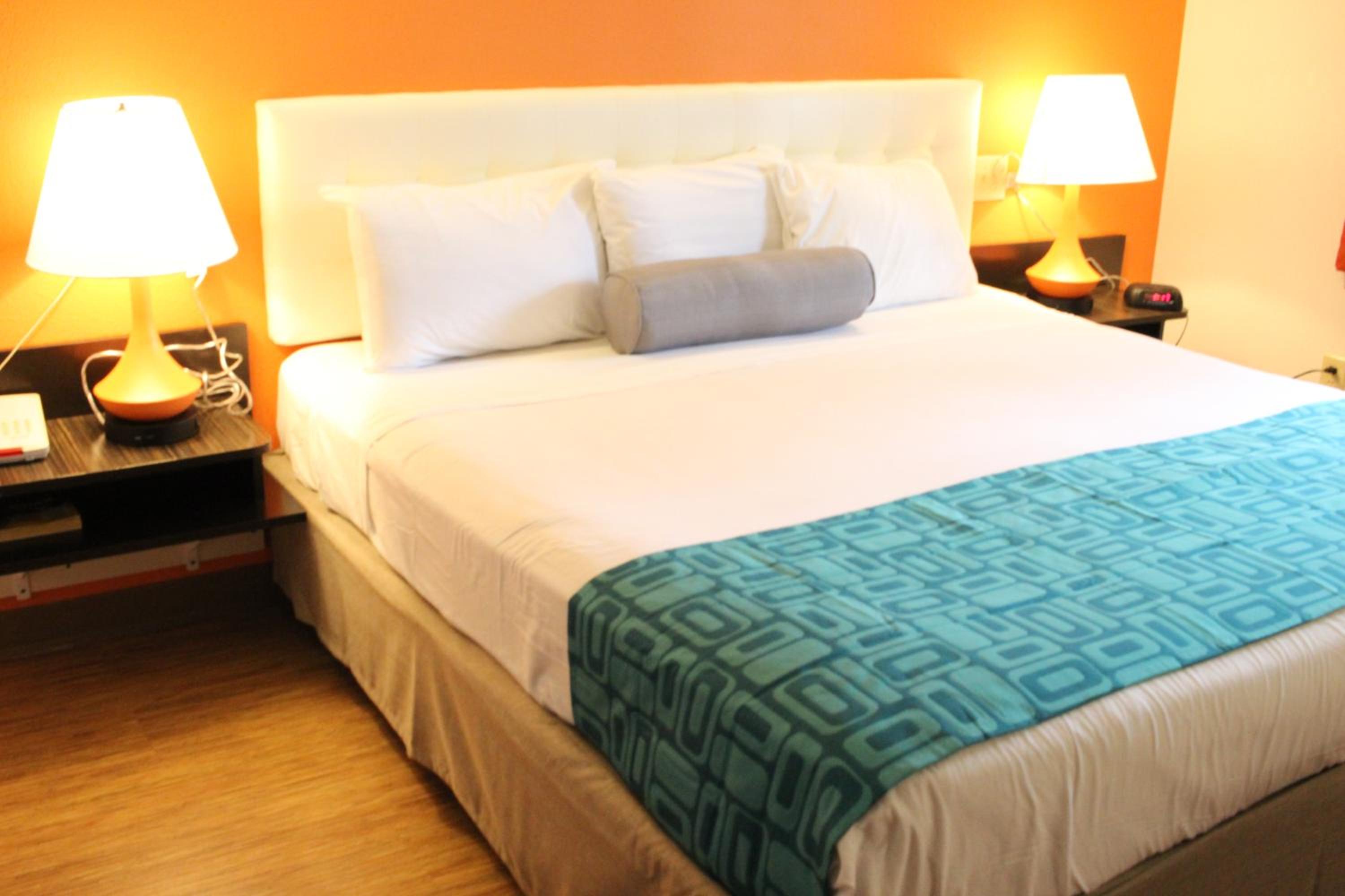 King Room - Non-Smoking - Photo 1