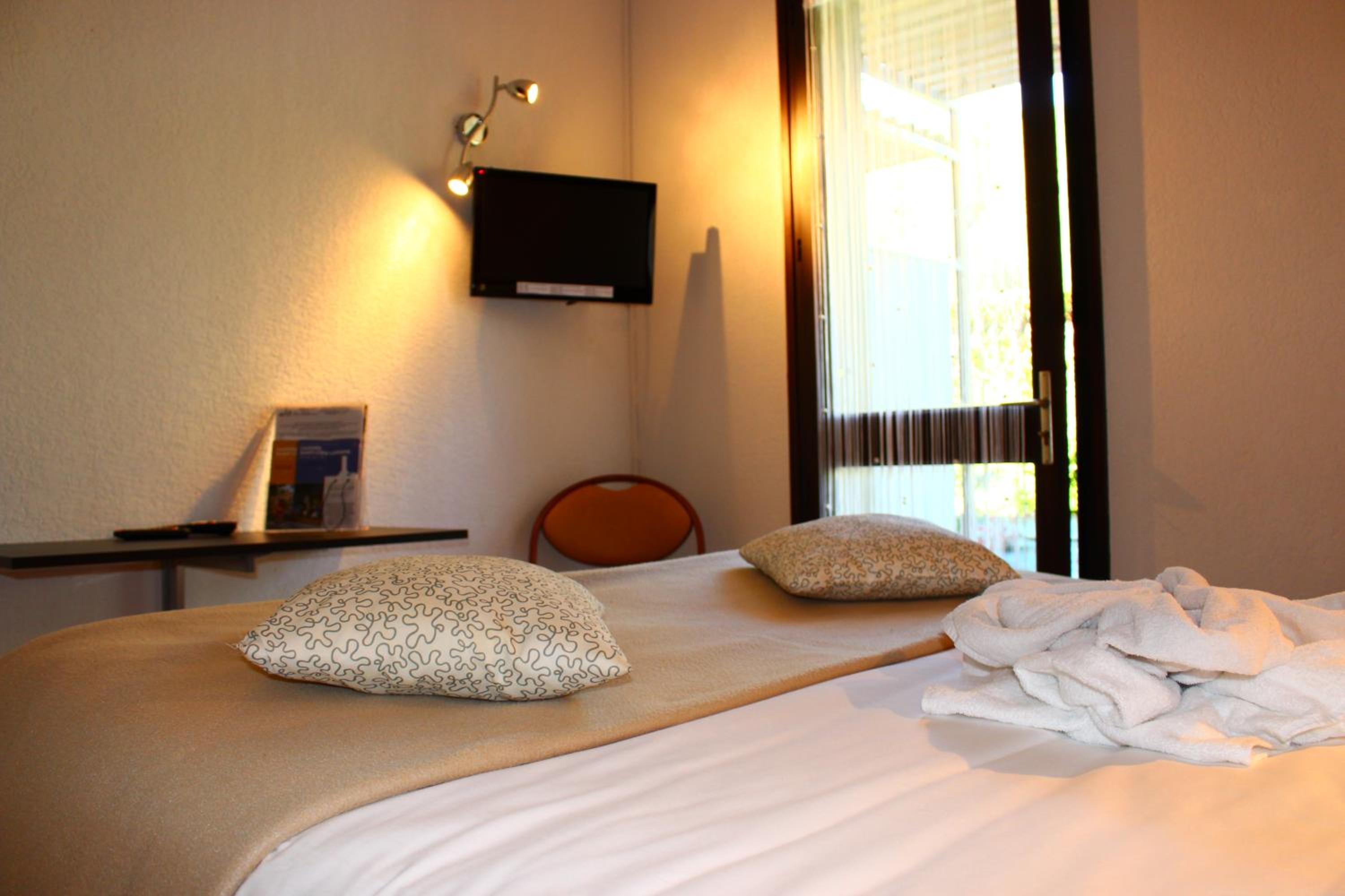 Double Room - Photo 7