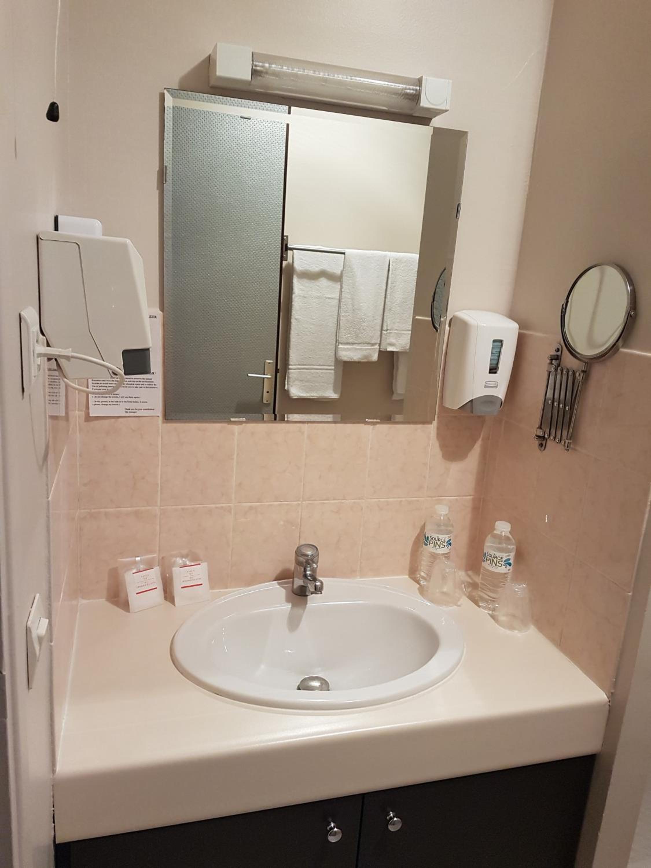 Double Room - Photo 6