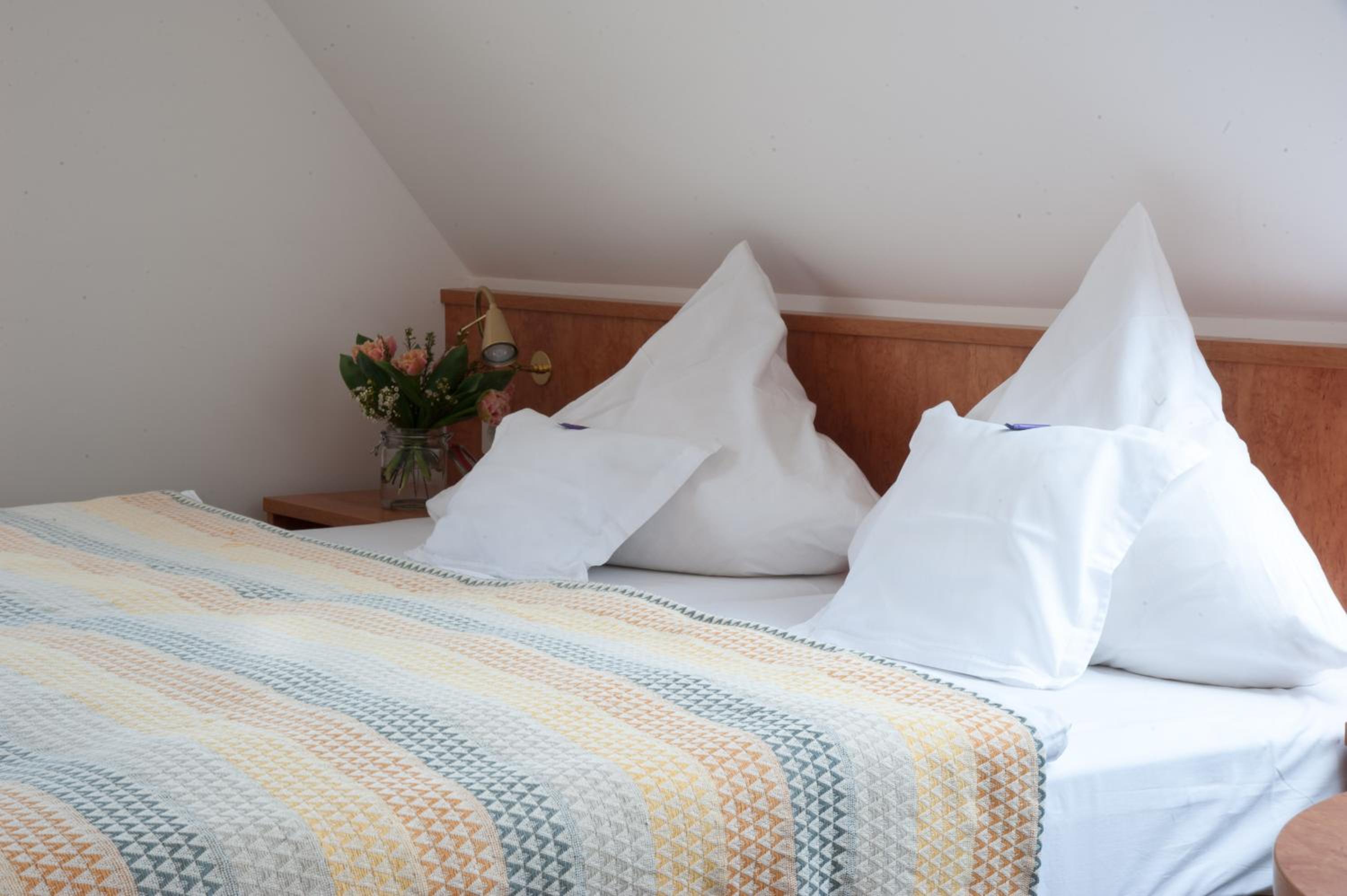 Double Room with Lake View - Photo 8