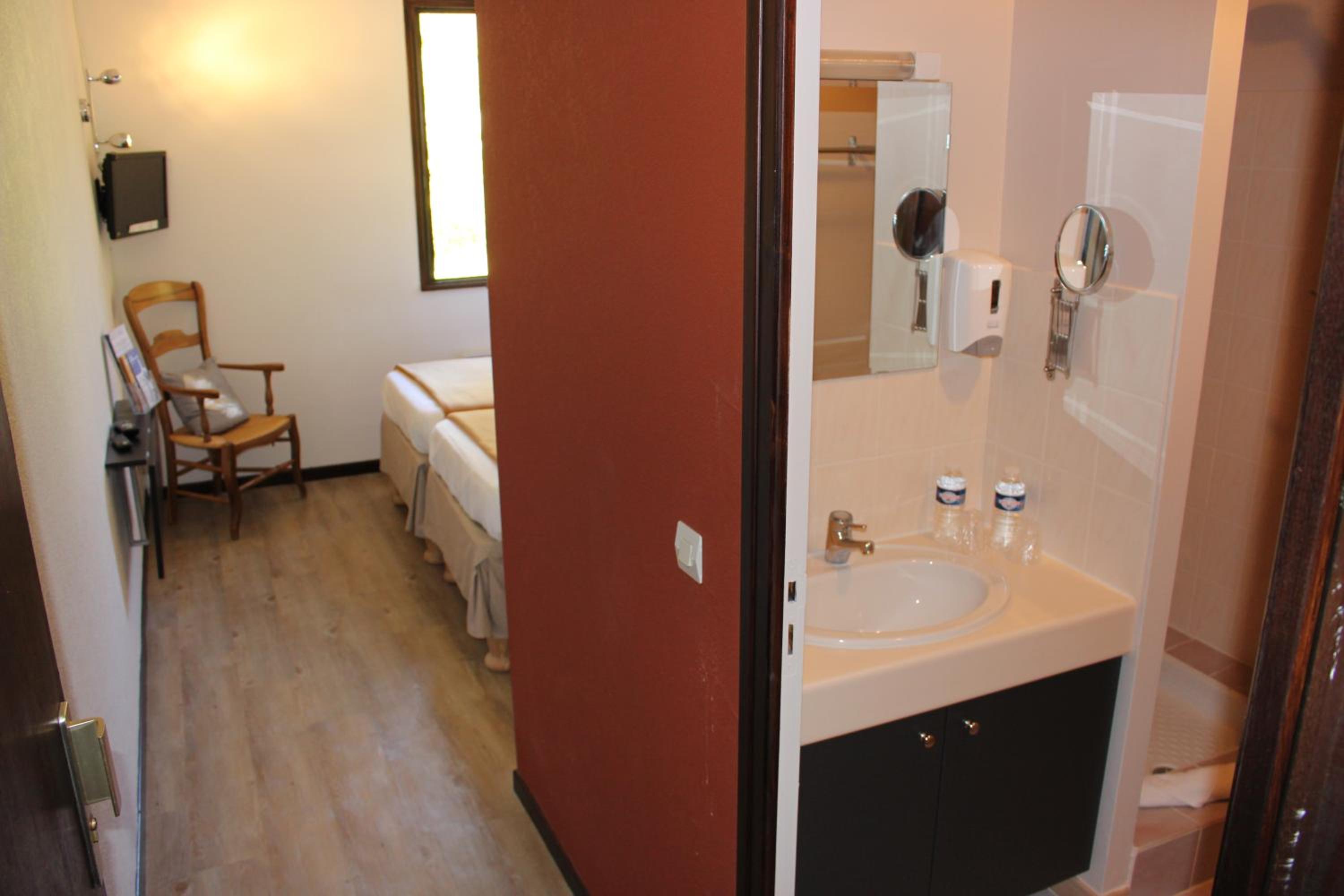 Twin Room - 1st Floor - Photo 9