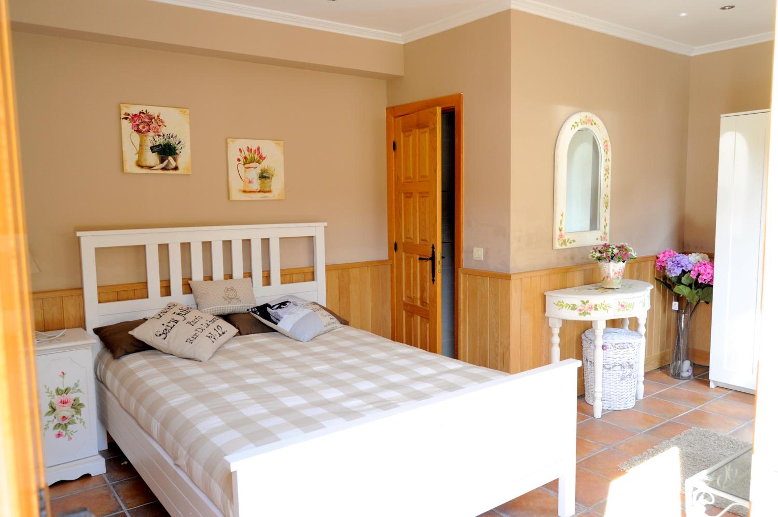 Double Room with Private Bathroom - Photo 4