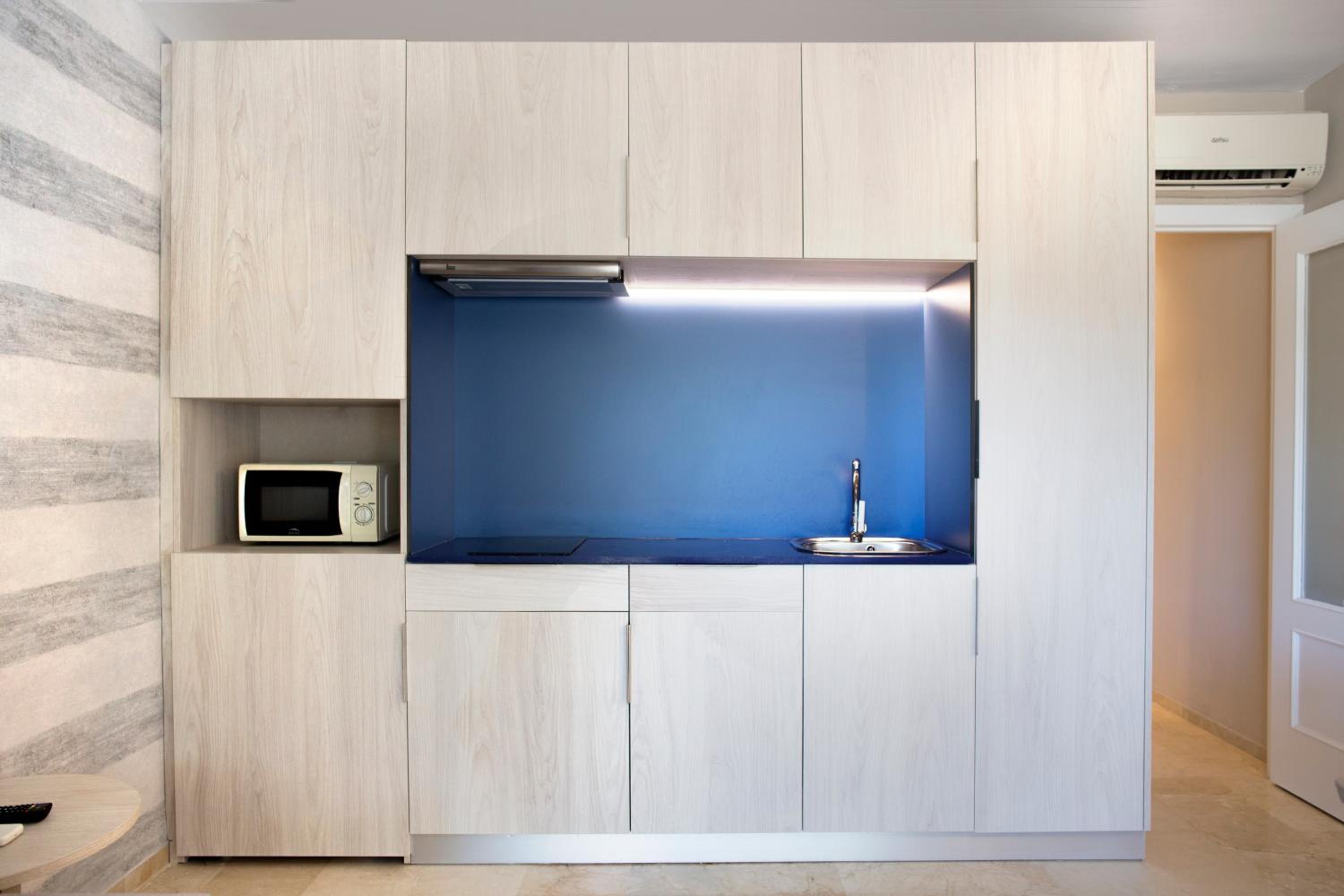 One-Bedroom Apartment (3 Adults + 1 Children) photo 2