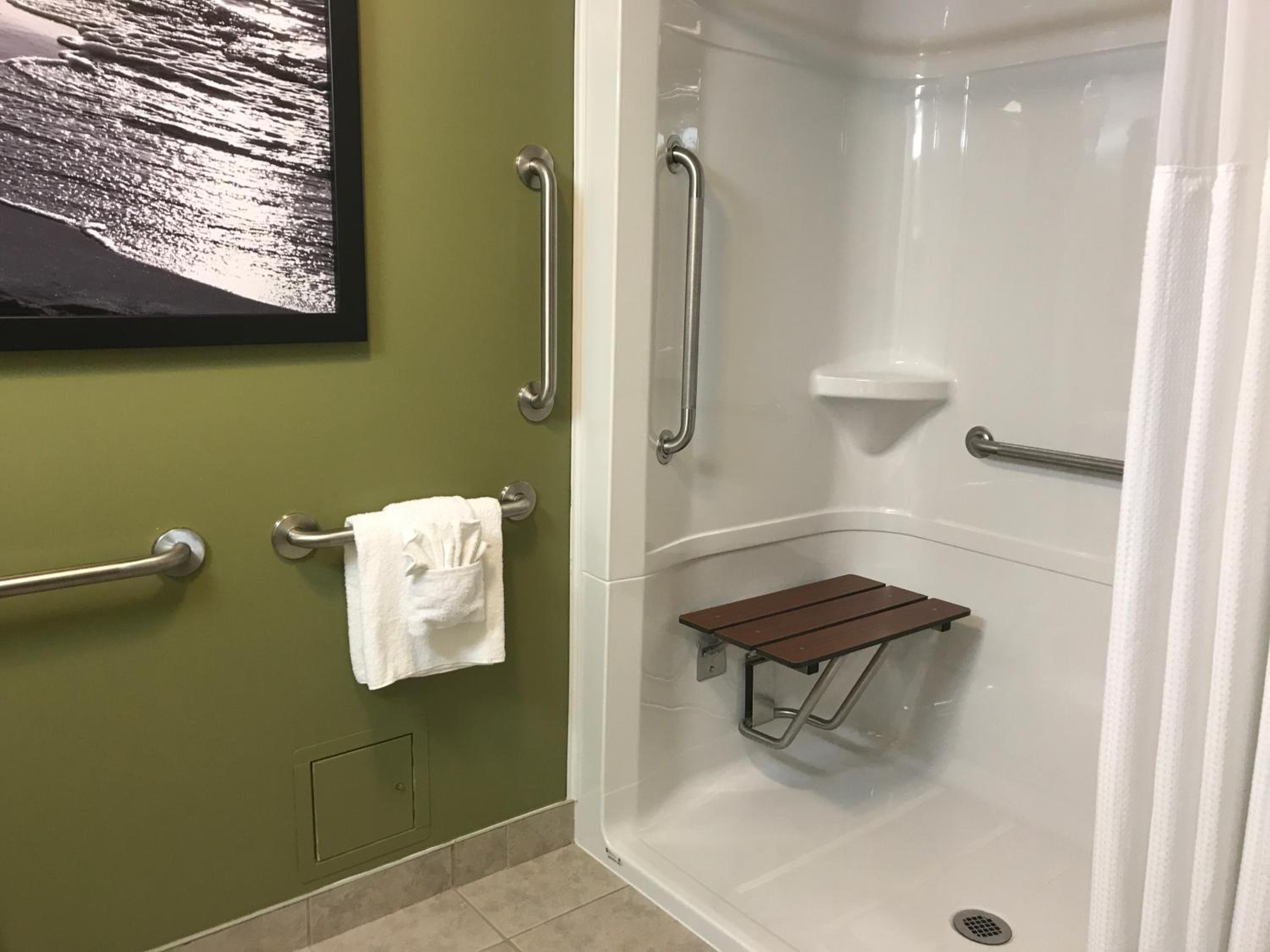 Queen Room - Disability Access - Photo 4