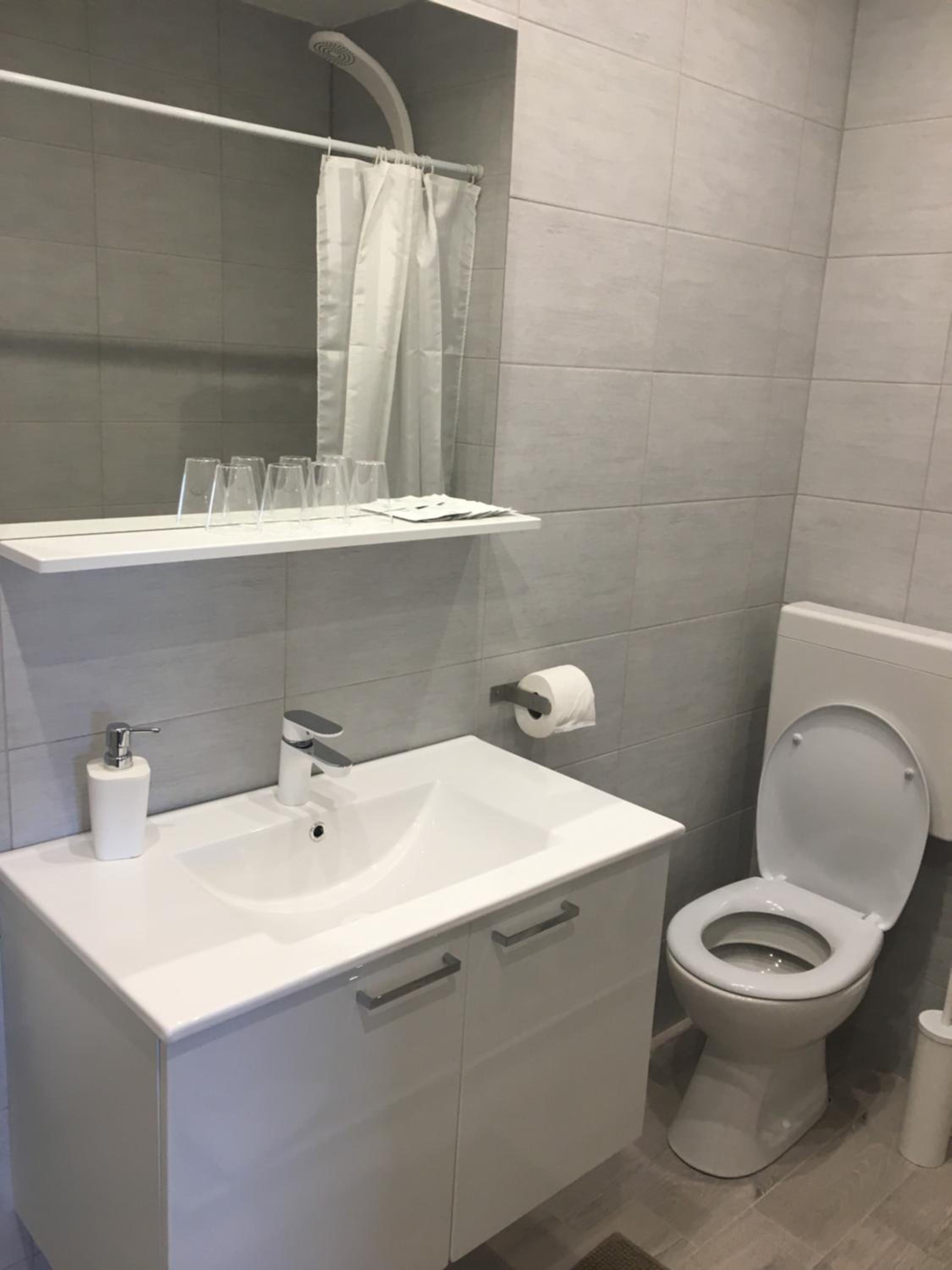 Double Room - Photo 17
