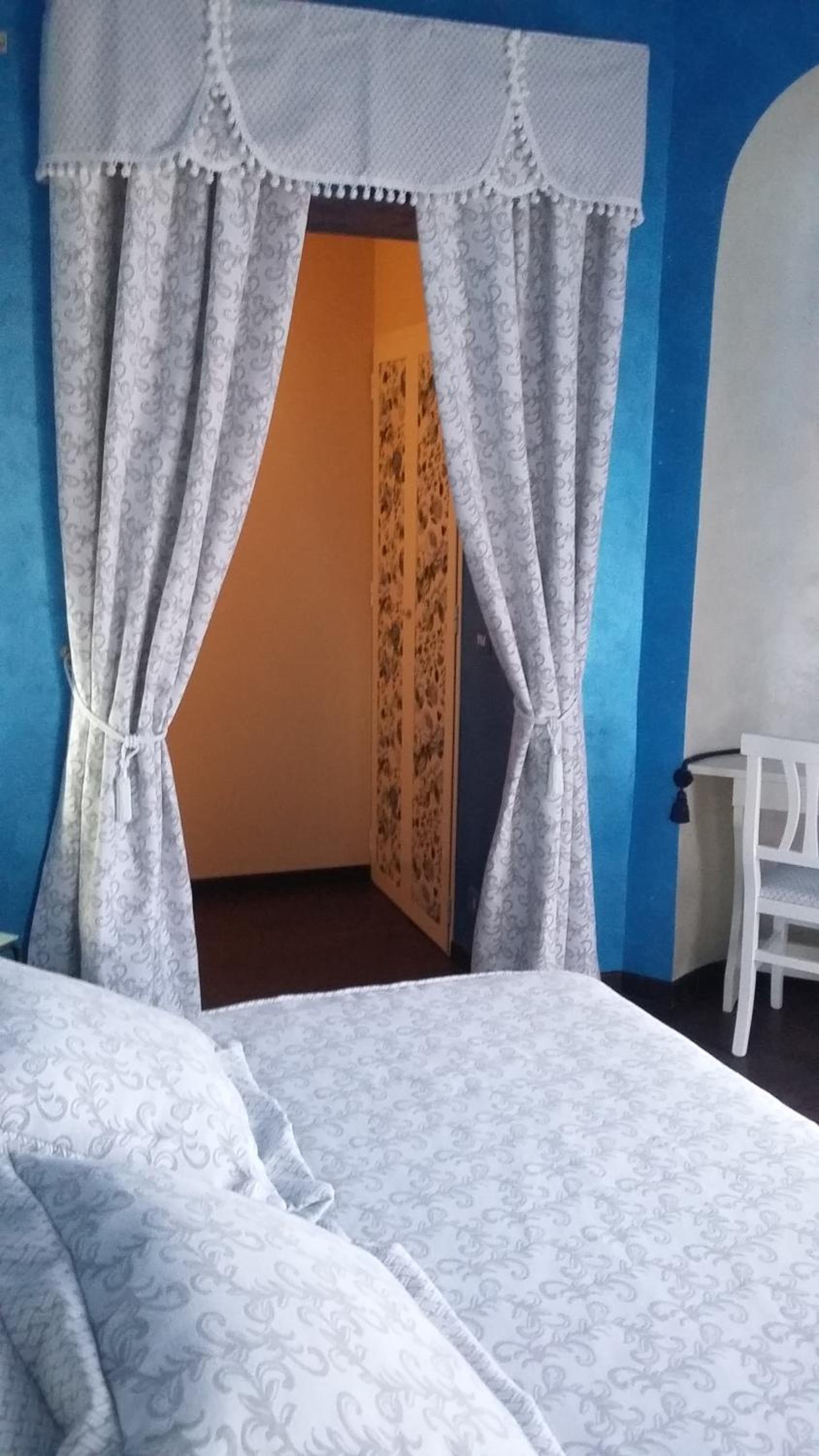 Queen Room with Garden View - Photo 2