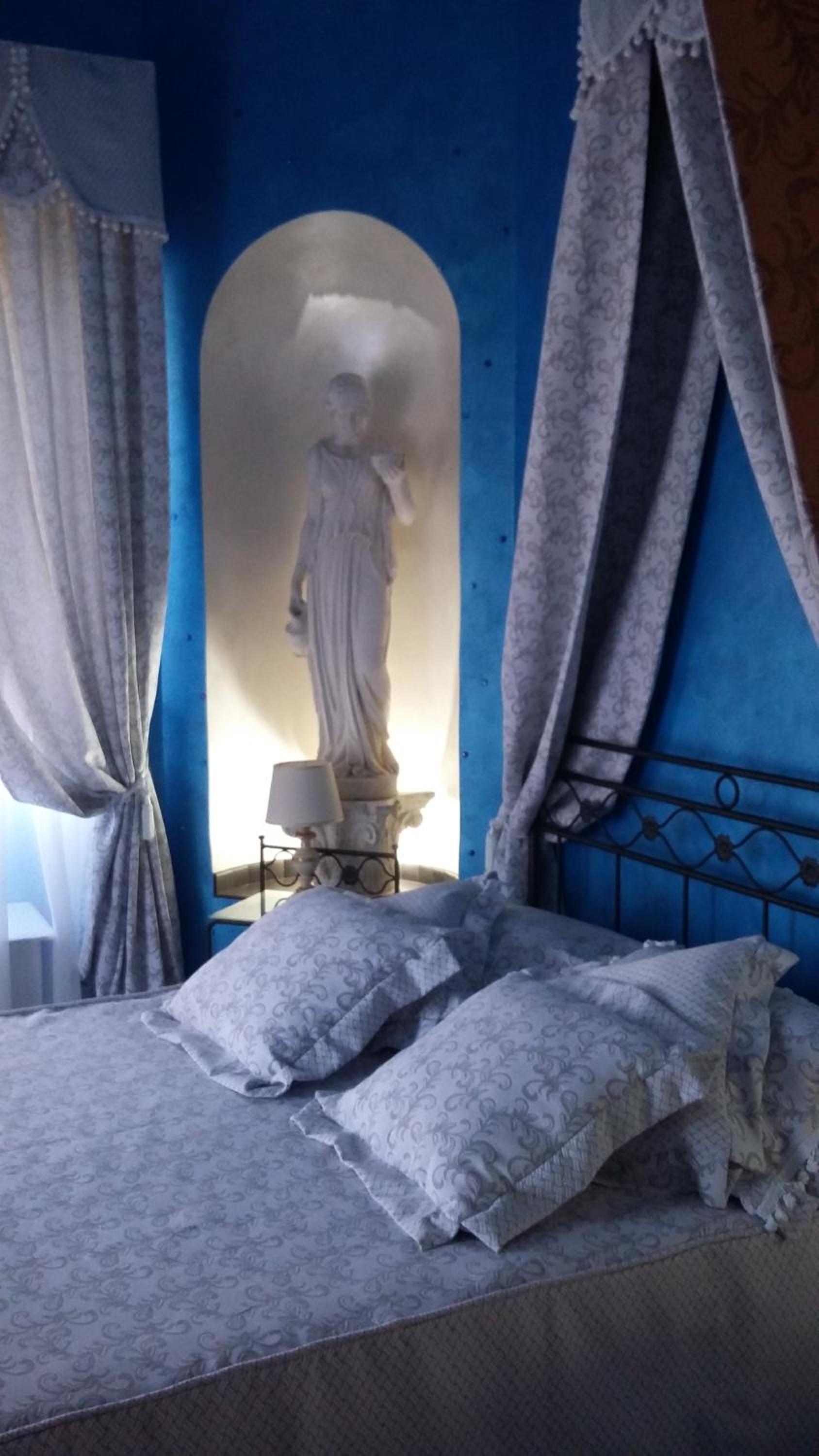 Queen Room with Garden View - Photo 3